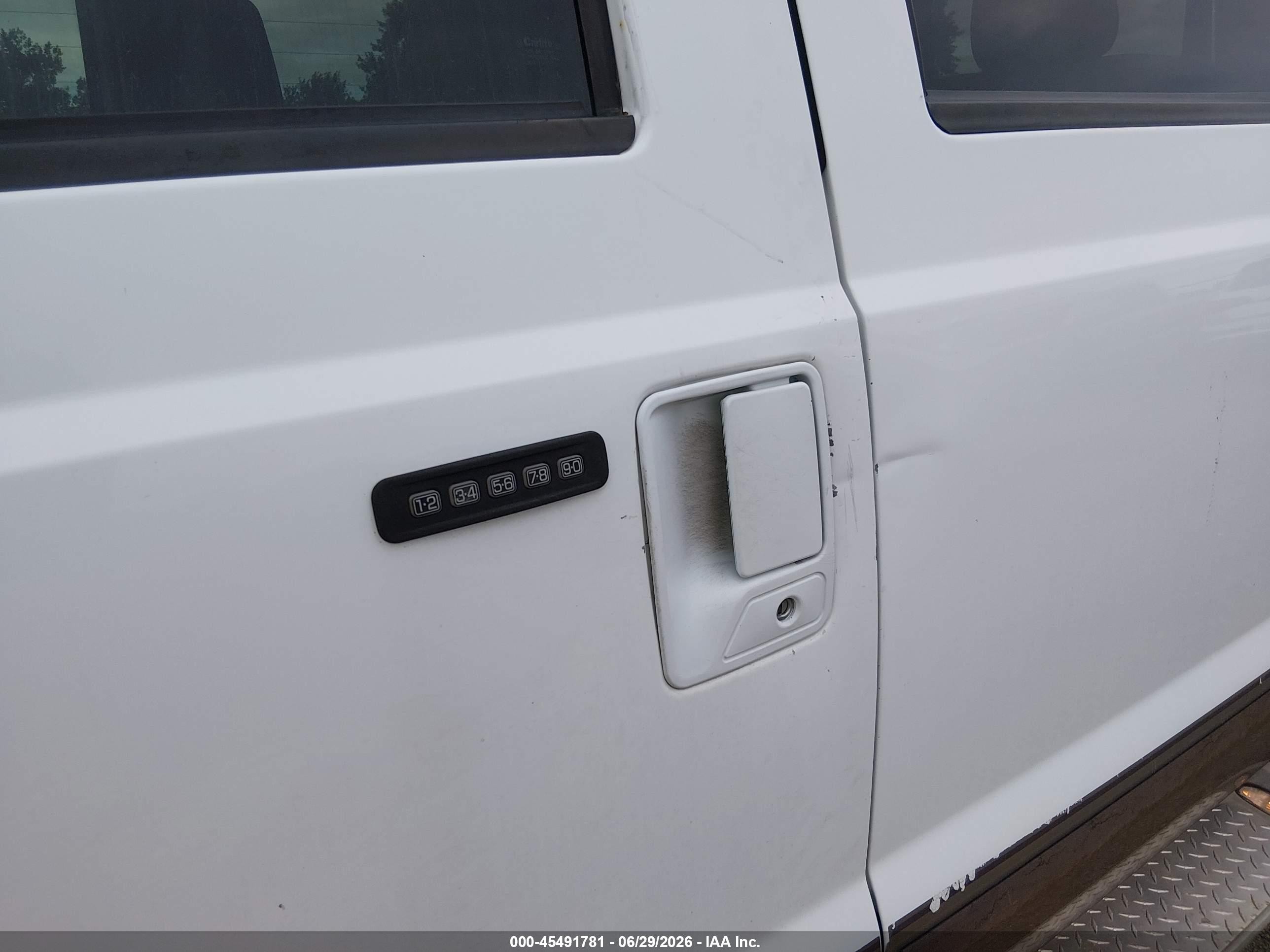 2004 Ford F-250 Lariat/xl/xlt White vin: 1FTNW21PX4EC43576
