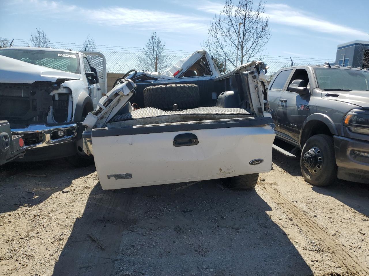 1999 Ford F250 Super Duty White vin: 1FTNW21S2XEC30202