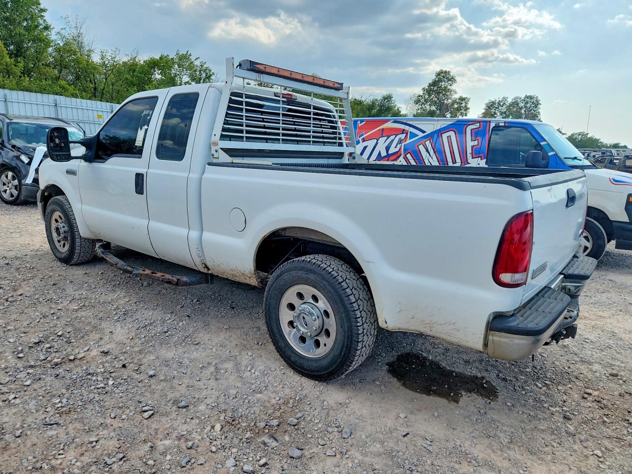 2005 Ford F250 Super Duty White vin: 1FTNX20525EB86465