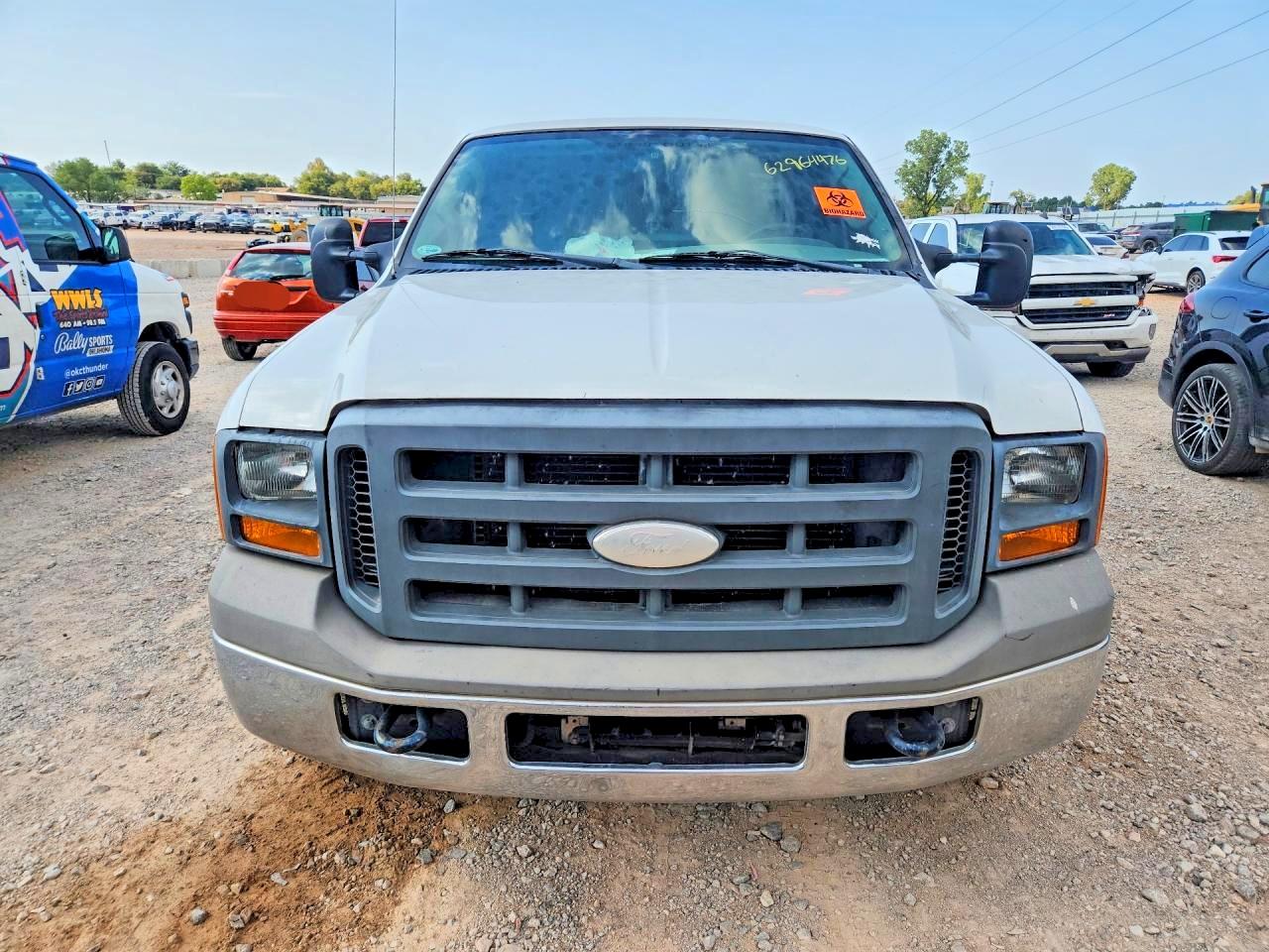 2005 Ford F250 Super Duty White vin: 1FTNX20525EB86465