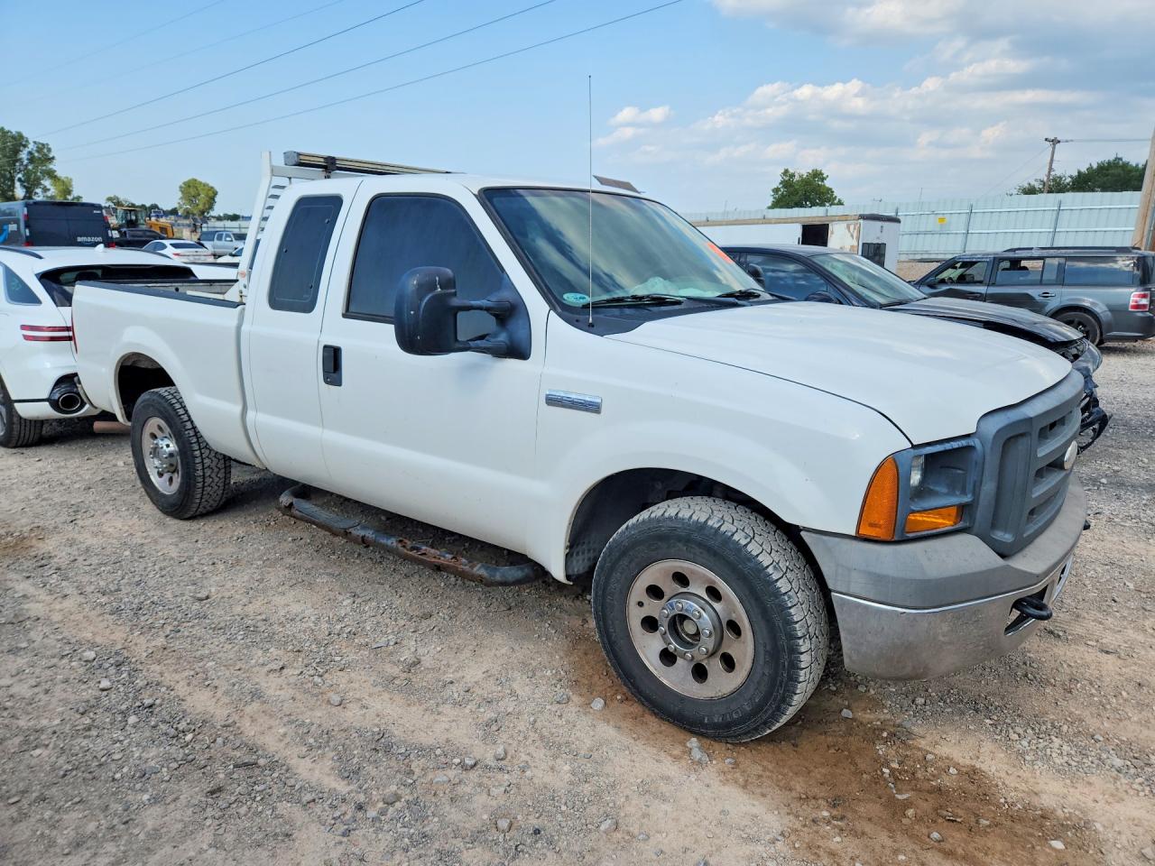 2005 Ford F250 Super Duty White vin: 1FTNX20525EB86465