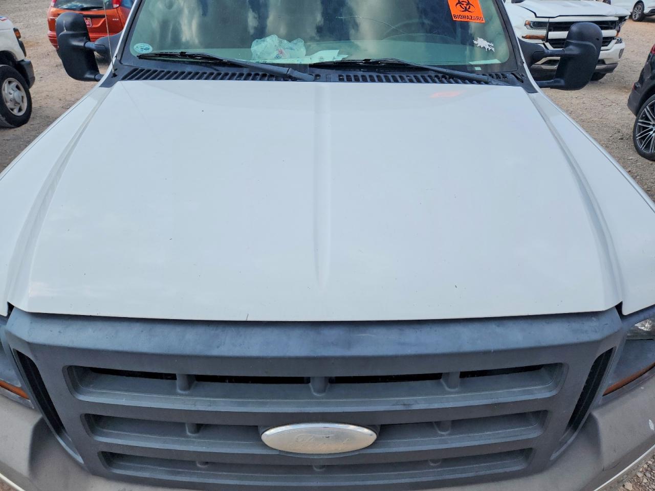 2005 Ford F250 Super Duty White vin: 1FTNX20525EB86465