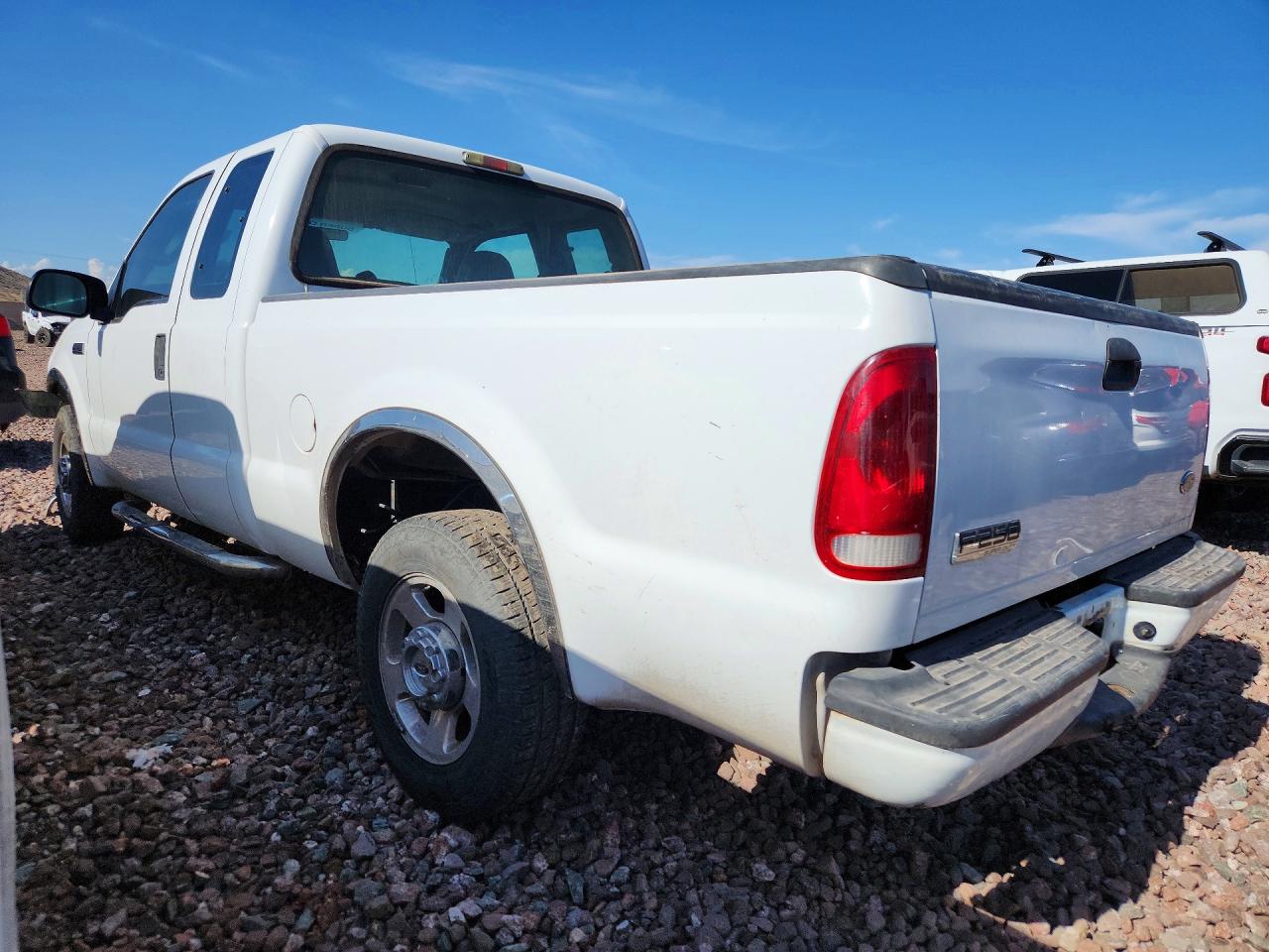 2007 Ford F250 Super Duty White vin: 1FTNX20547EB21491