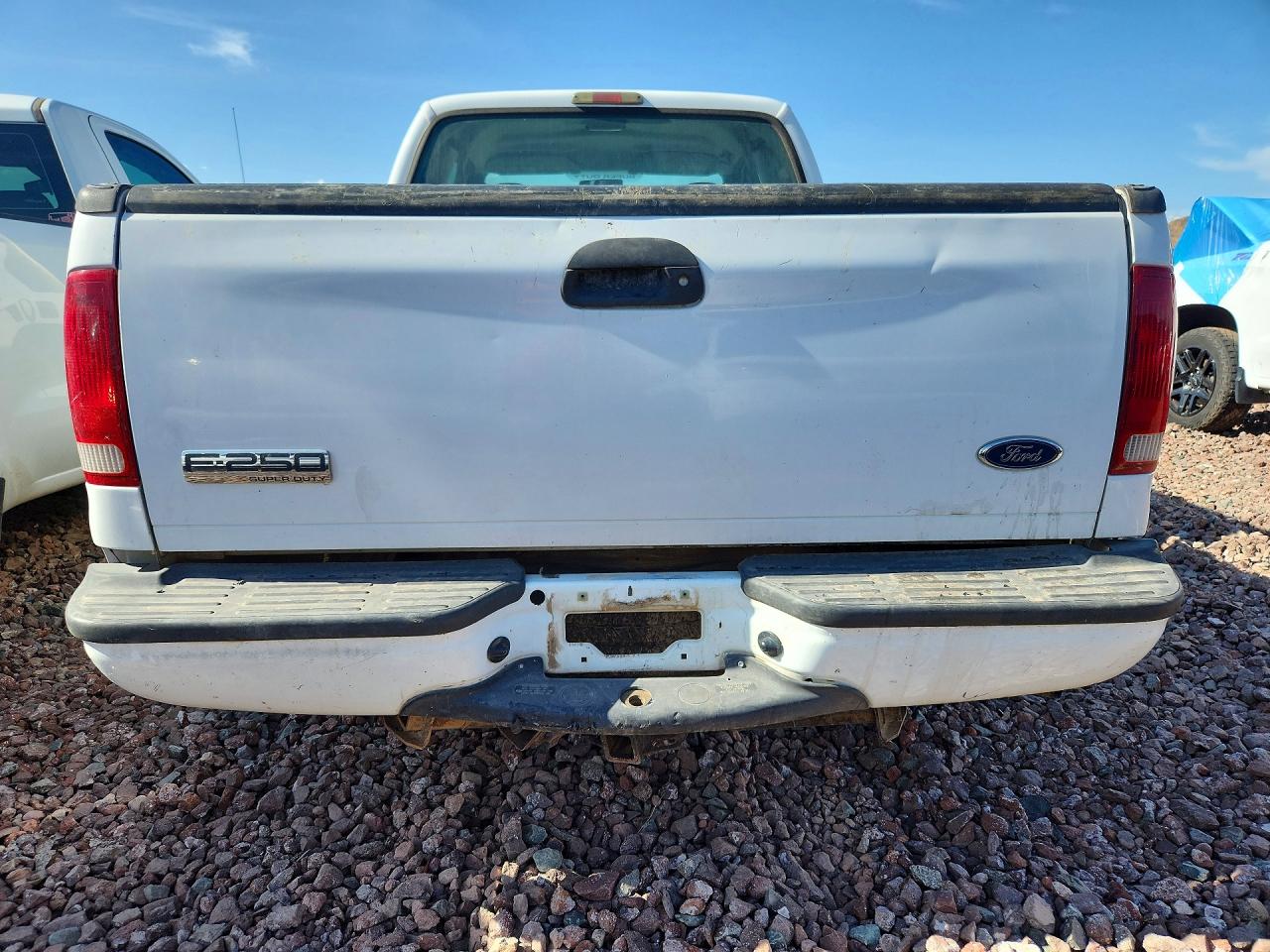2007 Ford F250 Super Duty White vin: 1FTNX20547EB21491