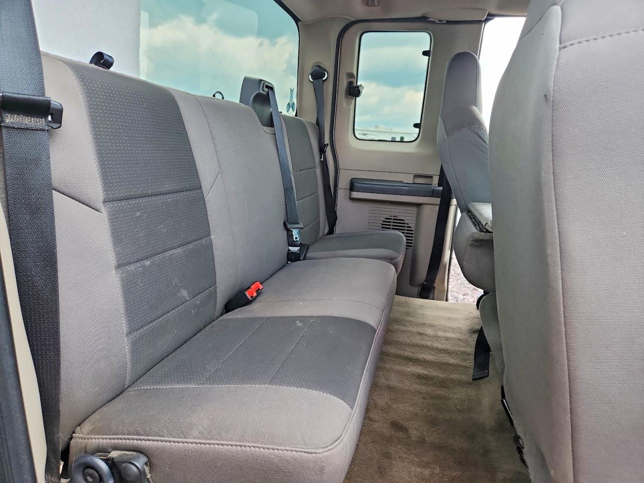 2009 Ford F250 Super Duty White vin: 1FTNX20549EA10619