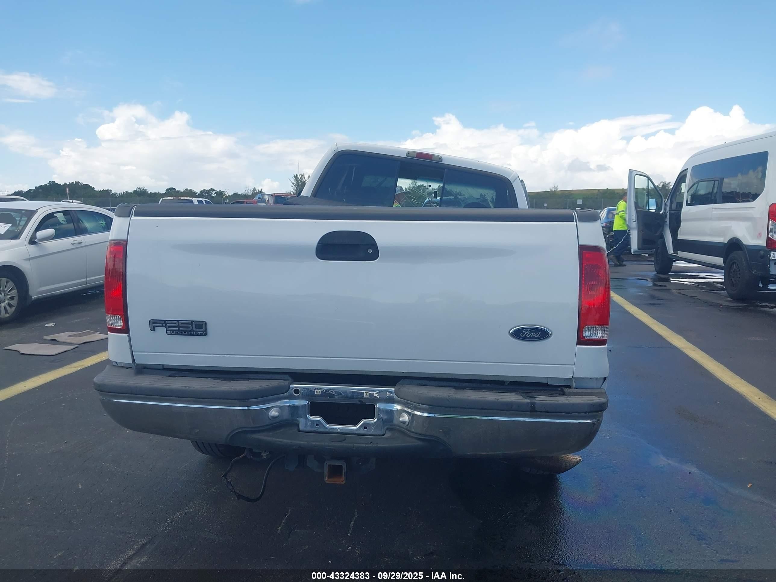 1999 Ford F-250 Lariat/xl/xlt White vin: 1FTNX20F3XEC71570