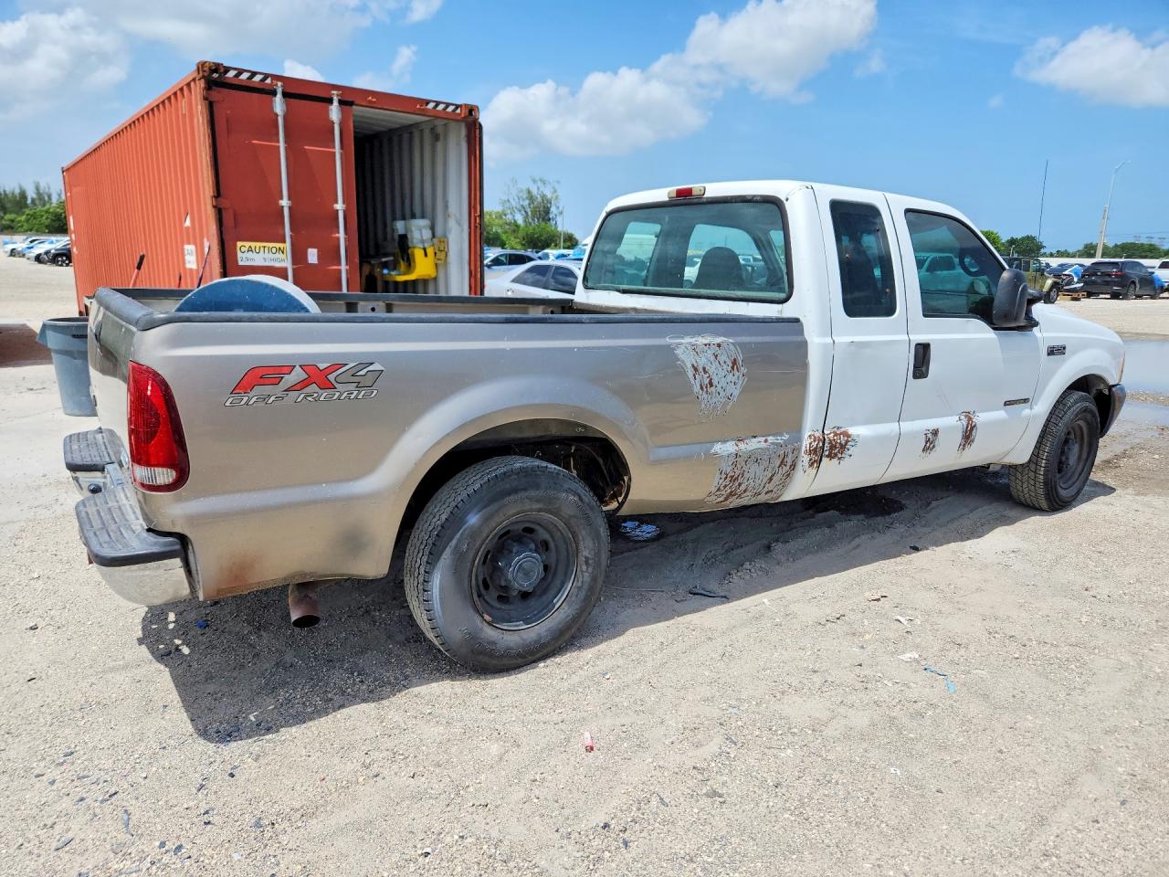 2000 Ford F250 Super Duty White vin: 1FTNX20F8YEB38384