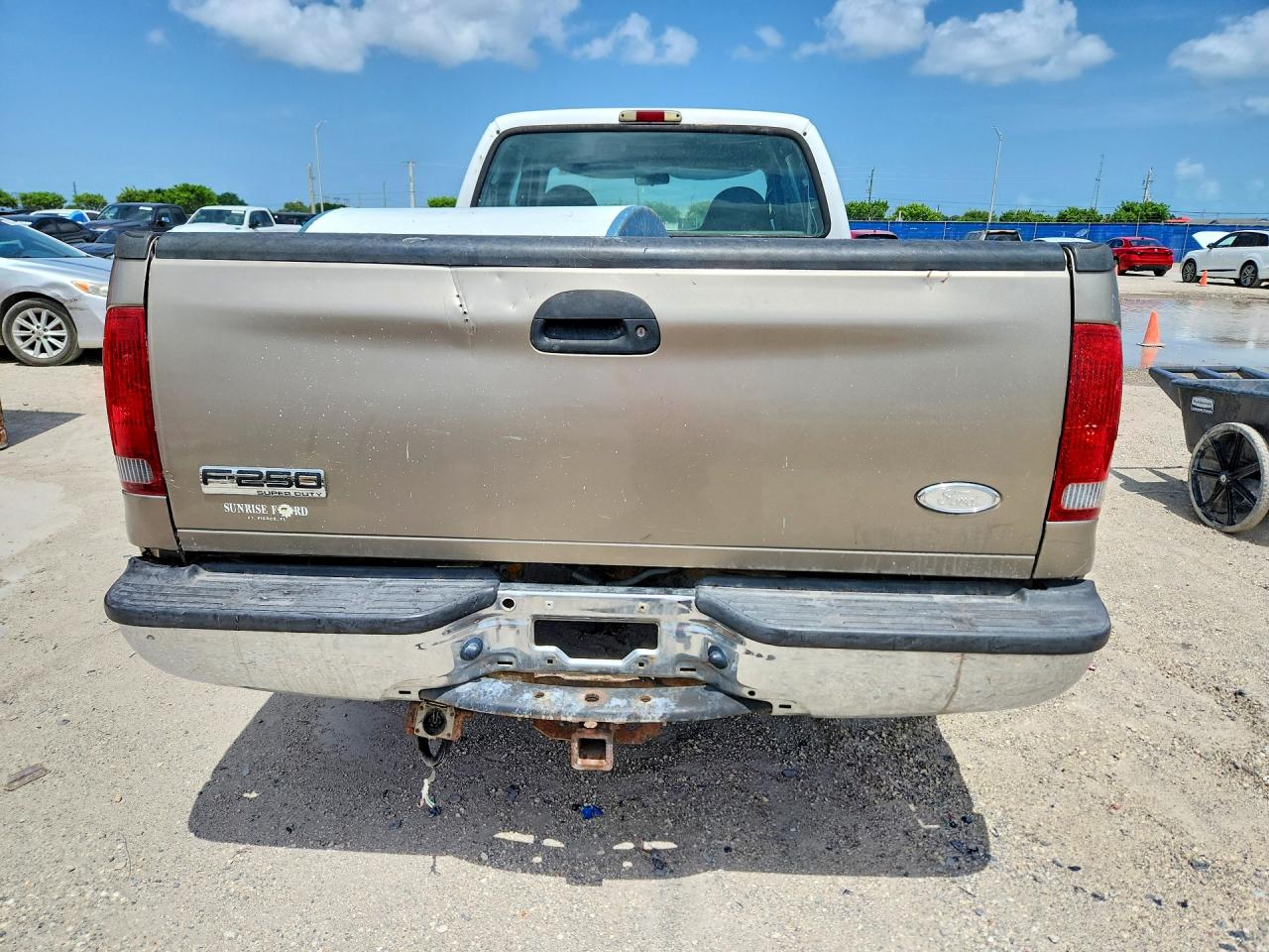 2000 Ford F250 Super Duty White vin: 1FTNX20F8YEB38384