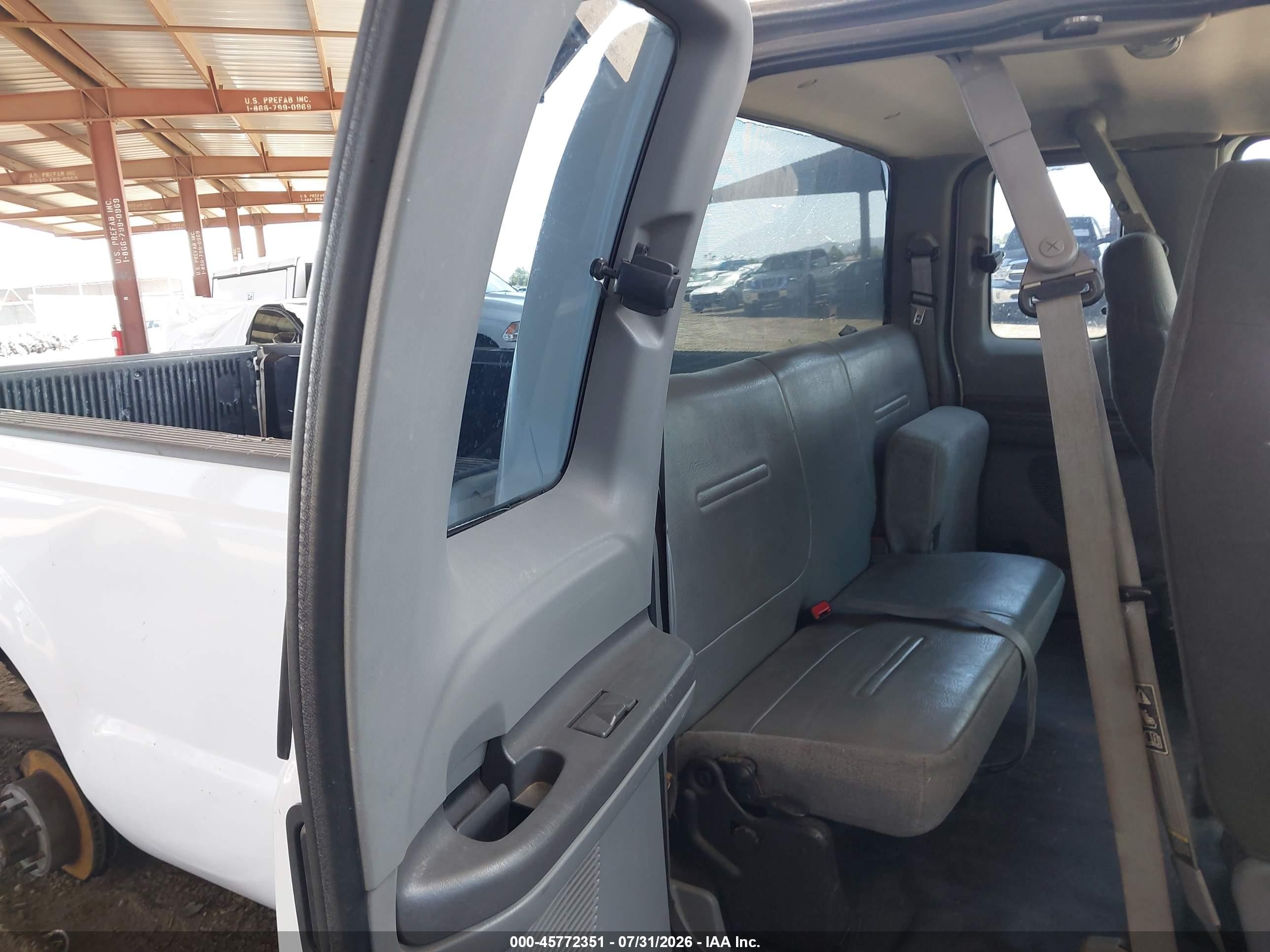 2002 Ford F-250   Белый vin: 1FTNX20L12EB05319