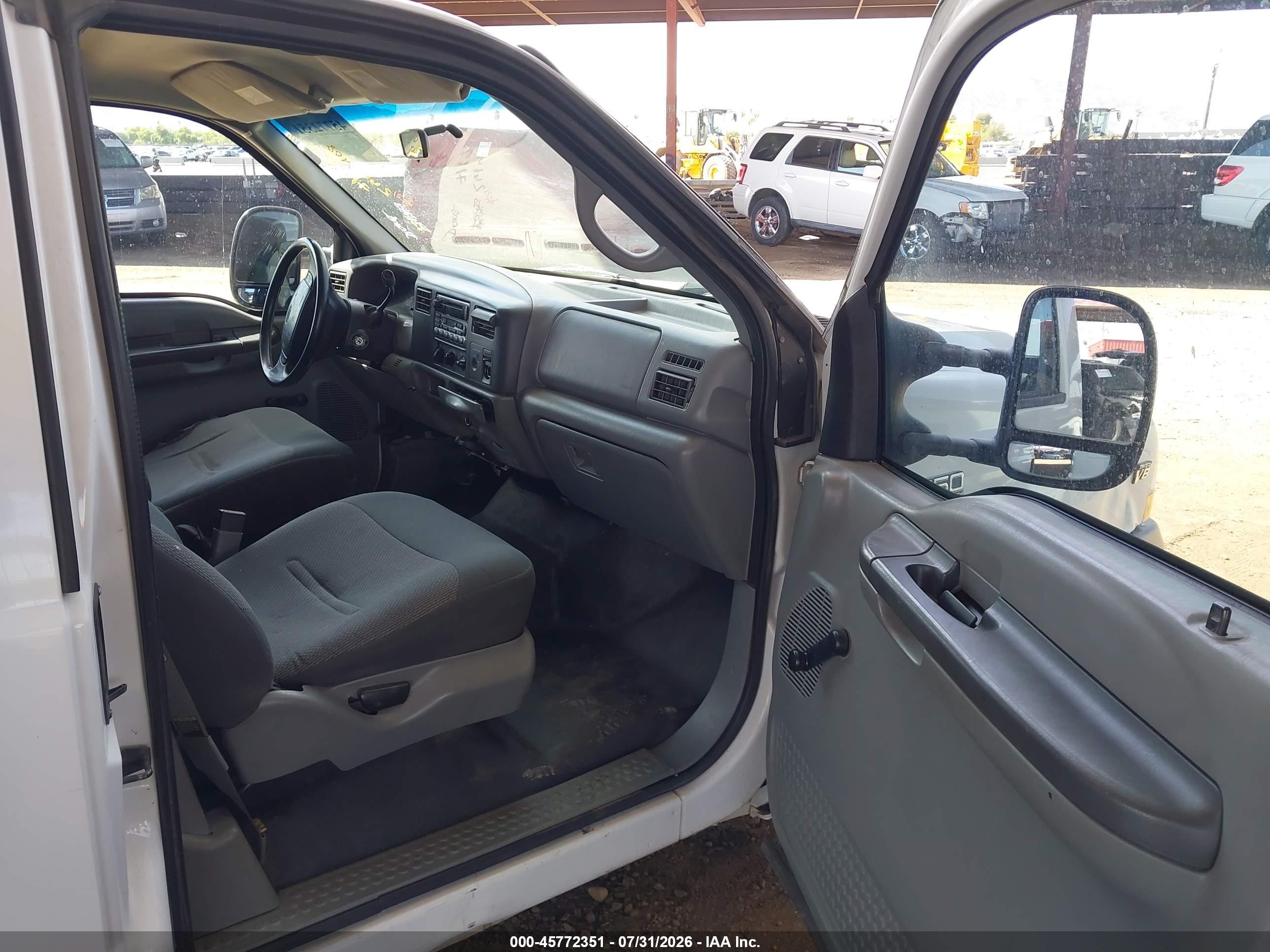 2002 Ford F-250   Белый vin: 1FTNX20L12EB05319