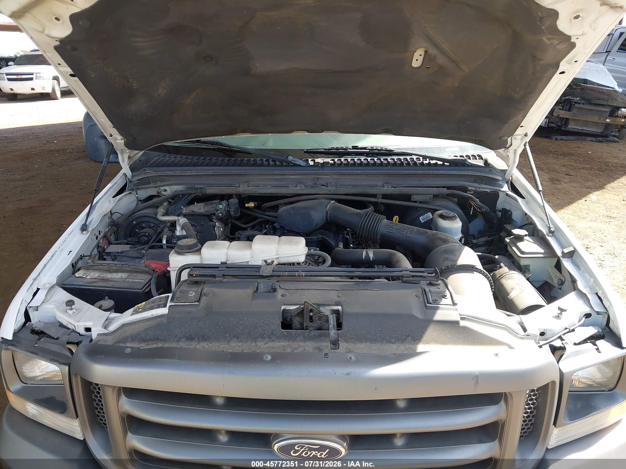 2002 Ford F-250   Белый vin: 1FTNX20L12EB05319