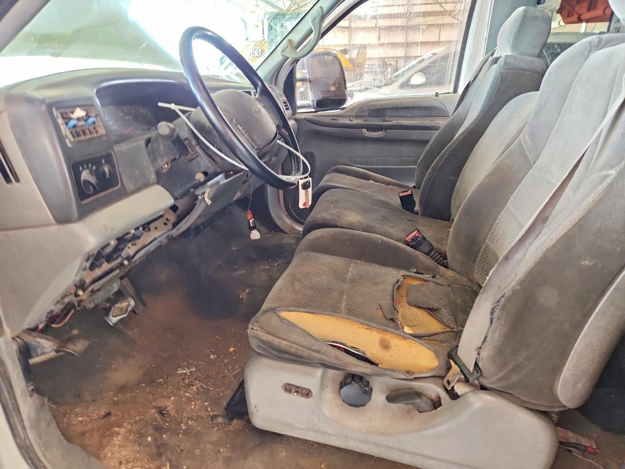 2002 Ford F250 Super Duty White vin: 1FTNX20L22EB64122