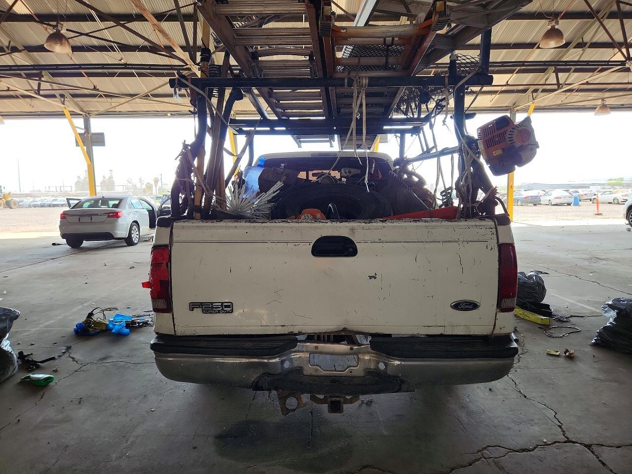 2002 Ford F250 Super Duty White vin: 1FTNX20L22EB64122