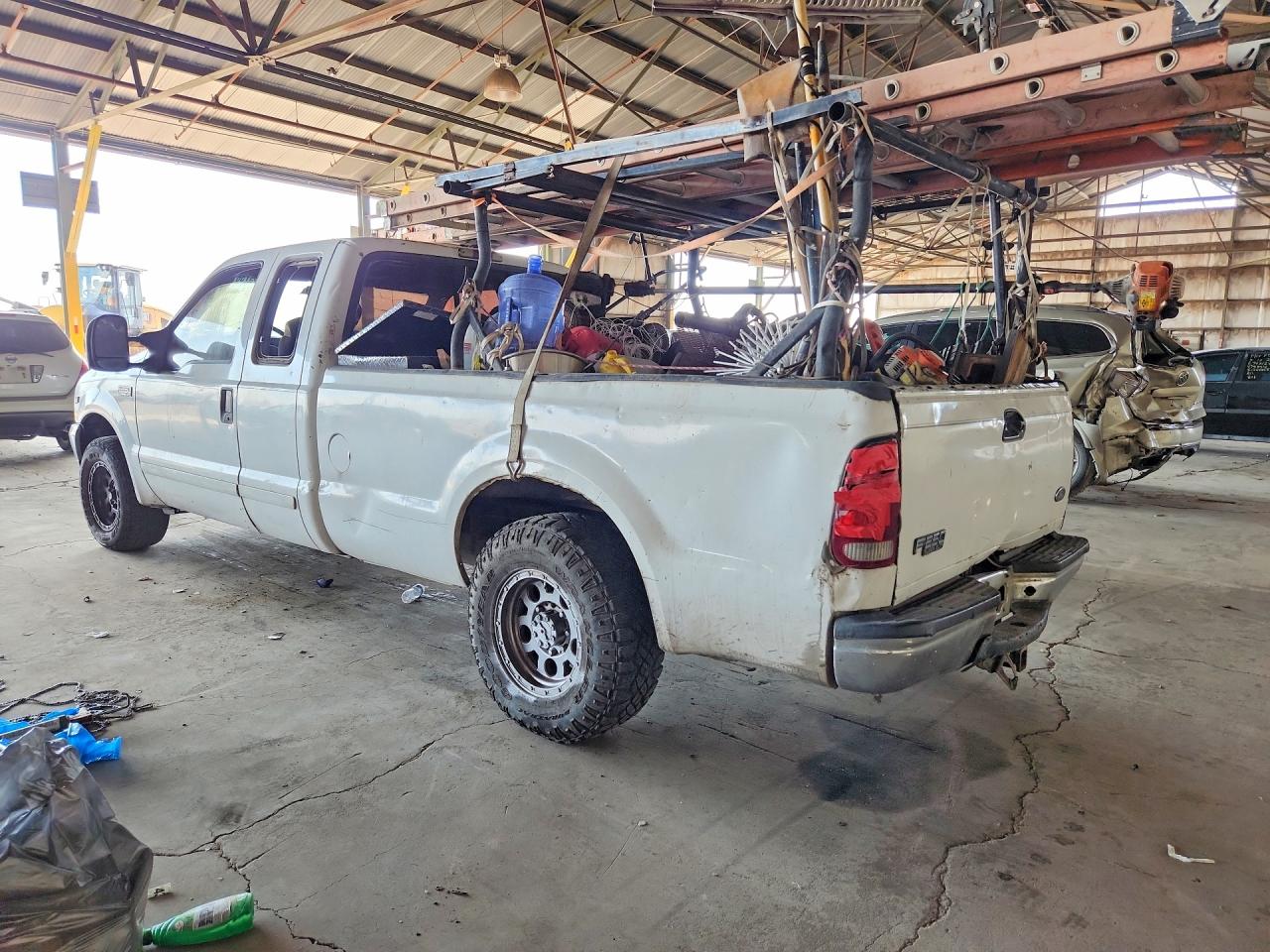 2002 Ford F250 Super Duty White vin: 1FTNX20L22EB64122