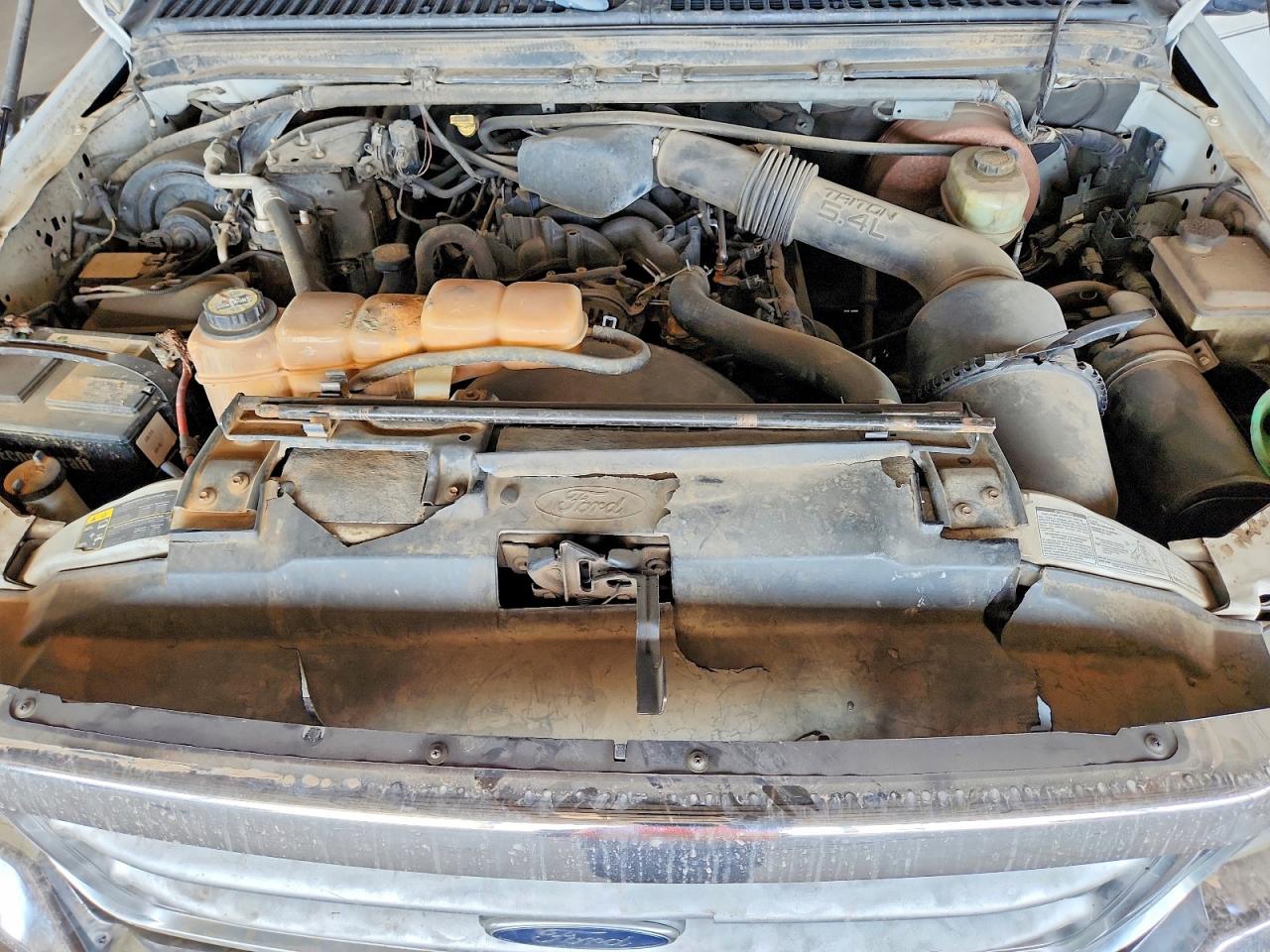 2002 Ford F250 Super Duty White vin: 1FTNX20L22EB64122