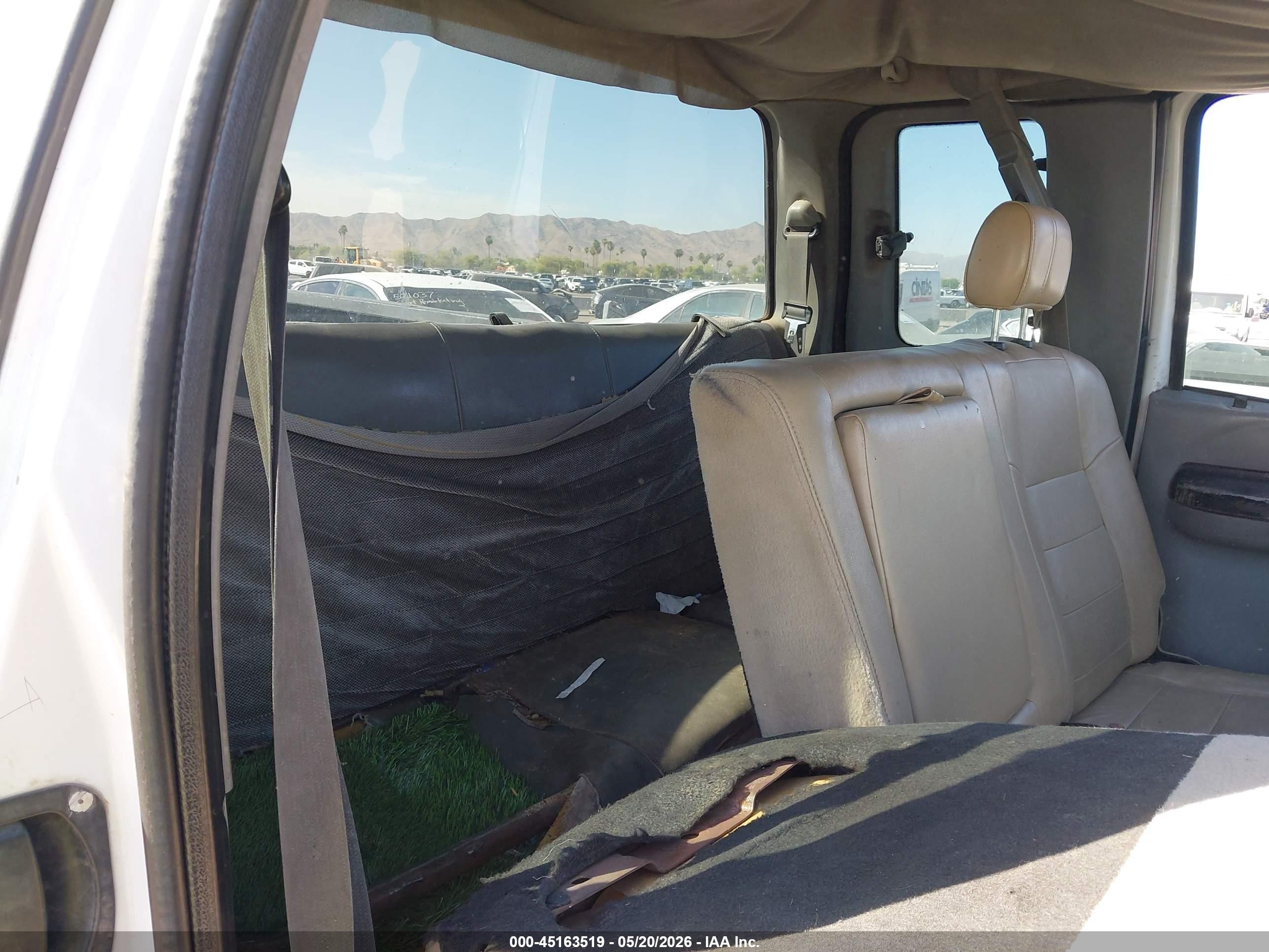 2004 Ford F-250   White vin: 1FTNX20L44EB21369