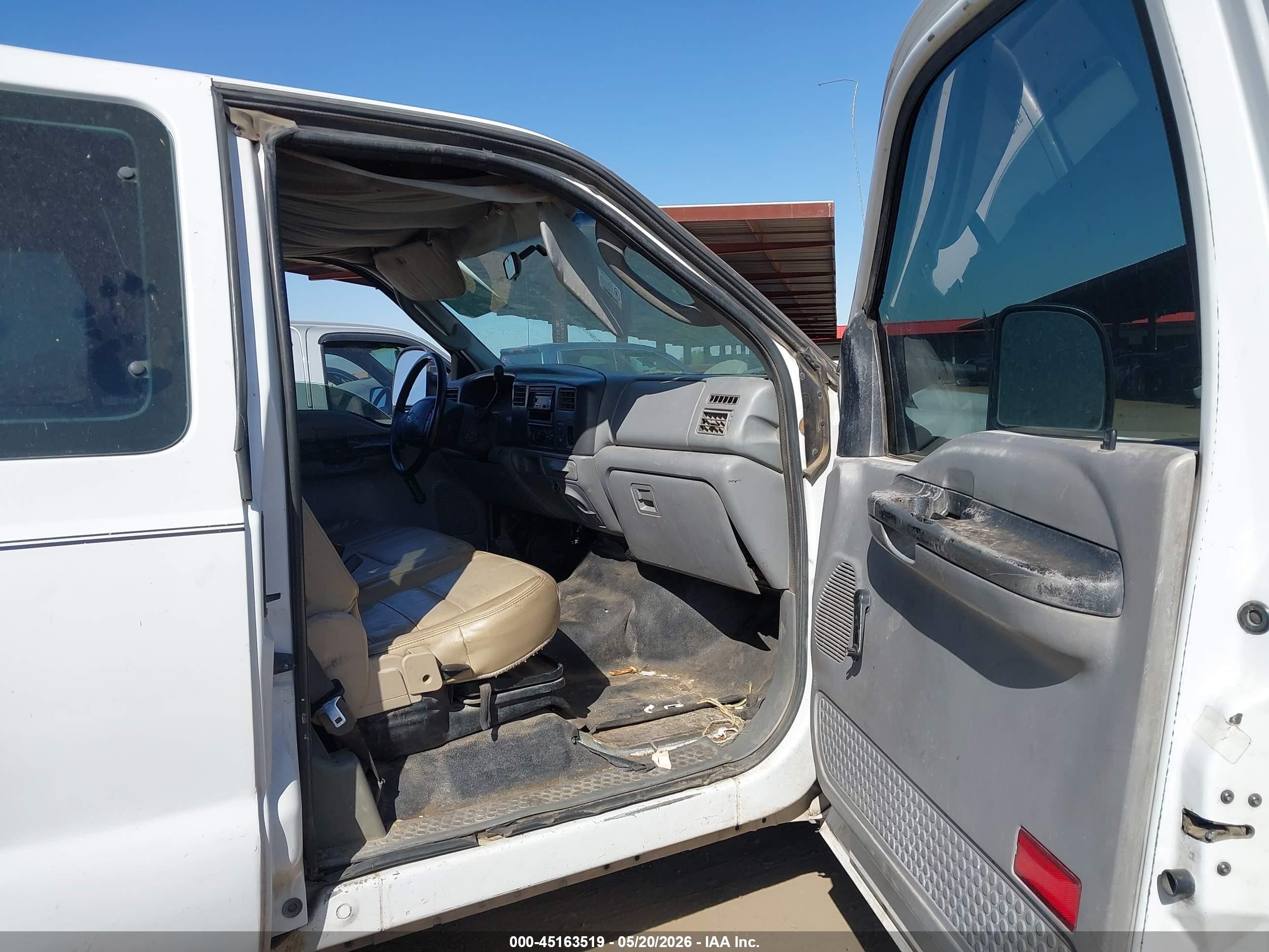 2004 Ford F-250   White vin: 1FTNX20L44EB21369
