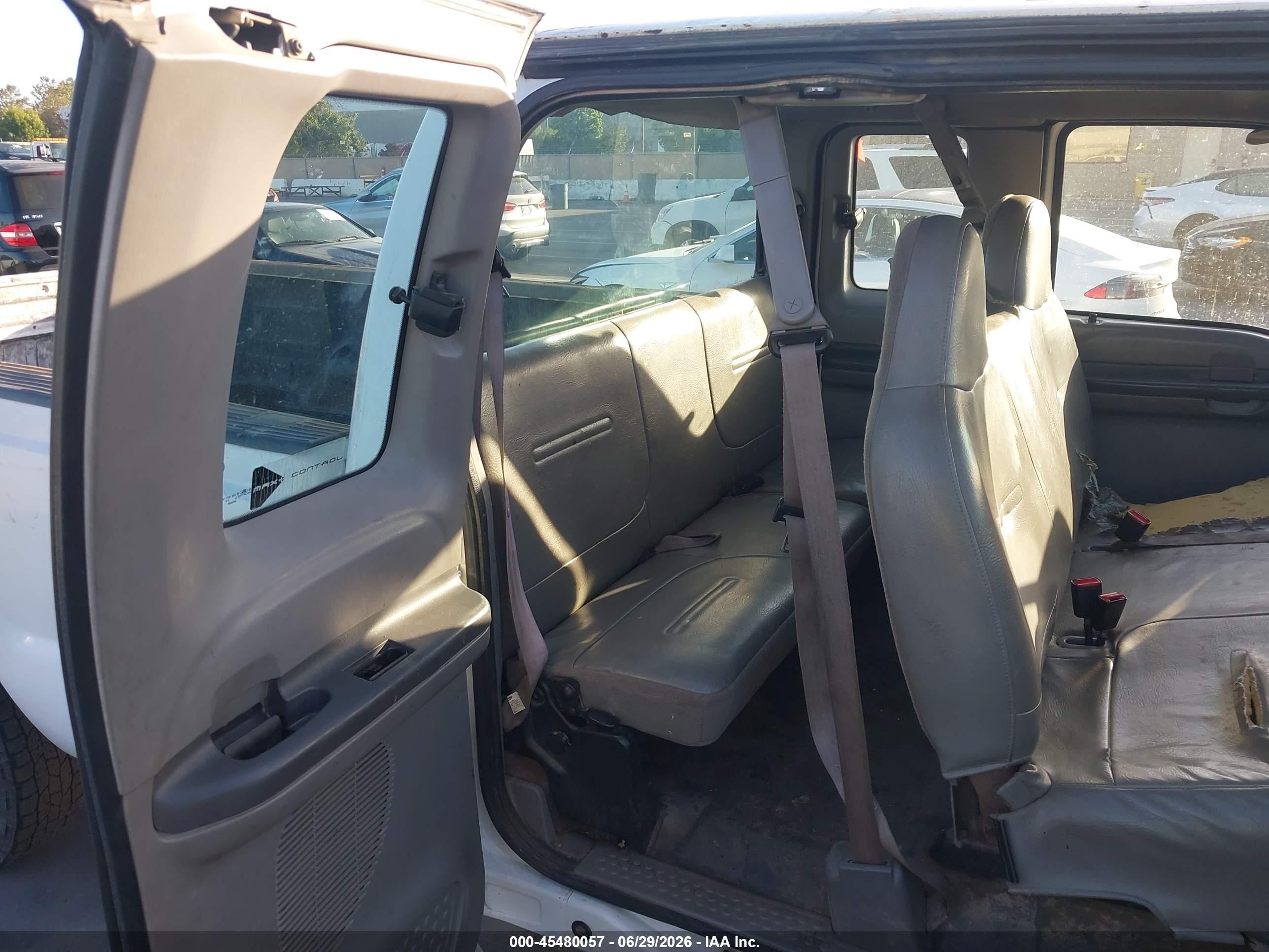2000 Ford F-250 Lariat/xl/xlt White vin: 1FTNX20L5YED06598