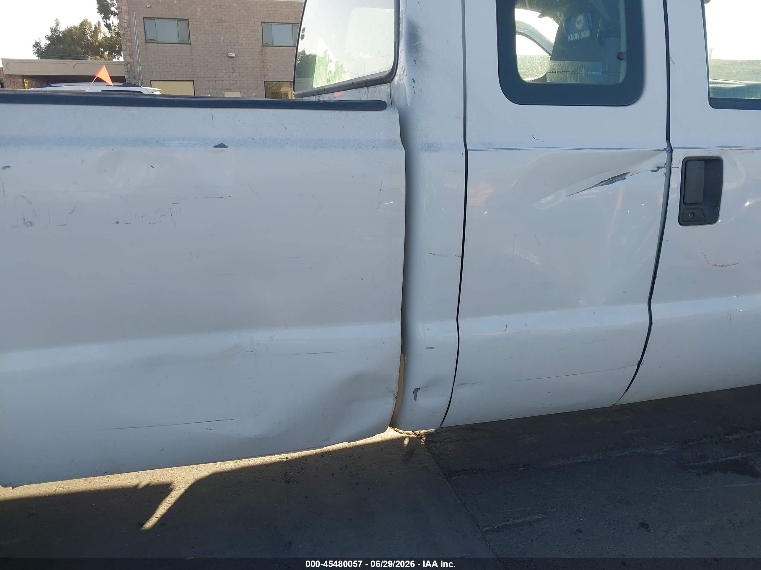 2000 Ford F-250 Lariat/xl/xlt White vin: 1FTNX20L5YED06598