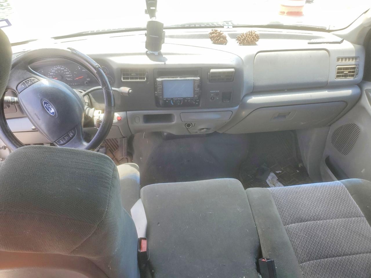 2003 Ford F250 Super Duty White vin: 1FTNX20L93EB85003