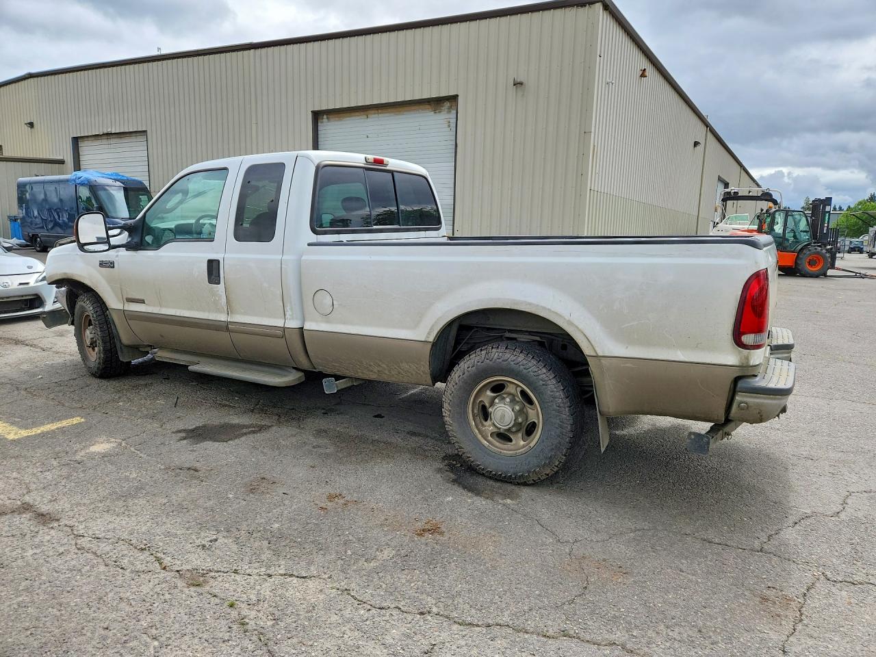 2003 Ford F250 Super Duty White vin: 1FTNX20P63ED62738