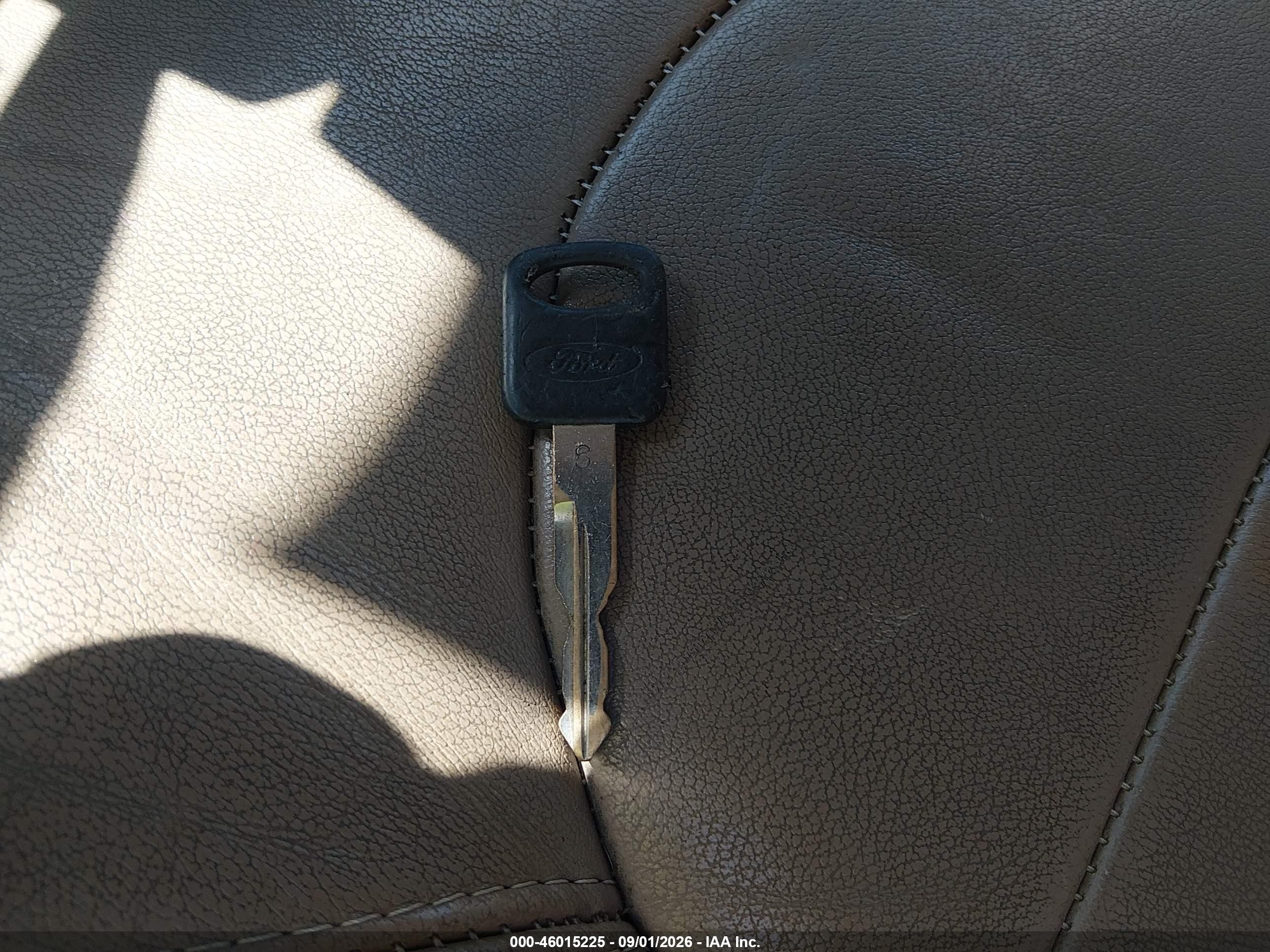 2000 Ford F-250   Blue vin: 1FTNX20S4YEB74490