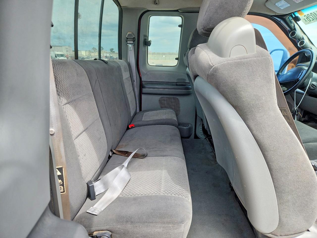 2002 Ford F250 Super Duty Red vin: 1FTNX21F02EB75452