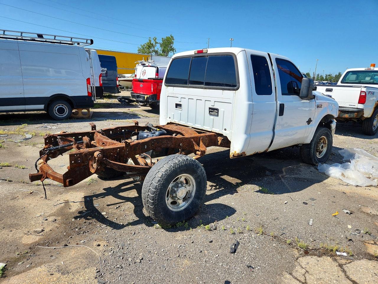 2000 Ford F250 Super Duty White vin: 1FTNX21F0YEB87772