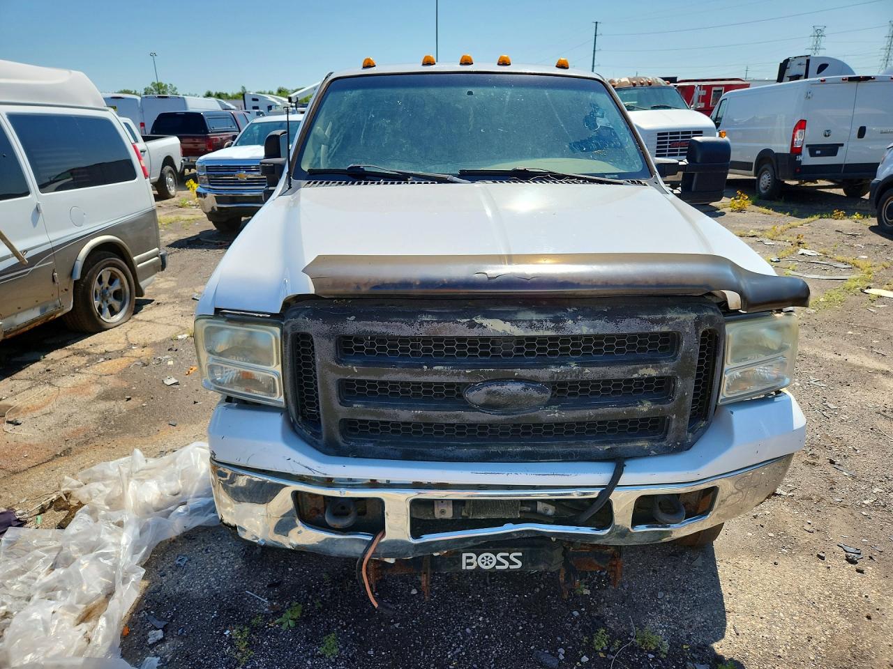 2000 Ford F250 Super Duty White vin: 1FTNX21F0YEB87772
