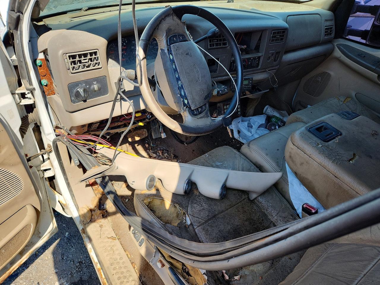 2000 Ford F250 Super Duty White vin: 1FTNX21F0YEB87772