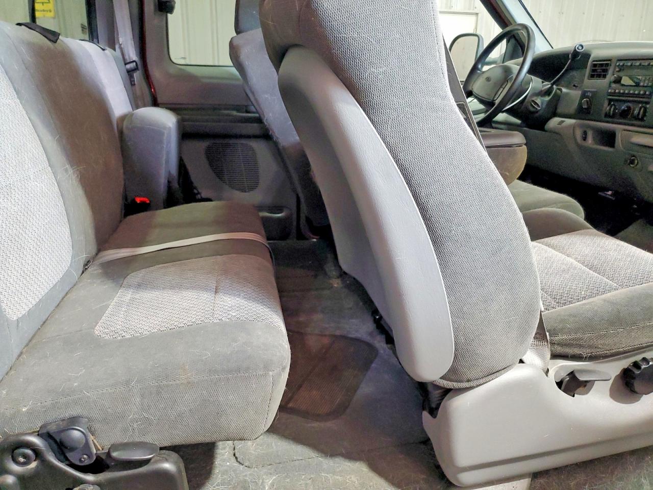 2002 Ford F250 Super Duty Maroon vin: 1FTNX21F32ED05725