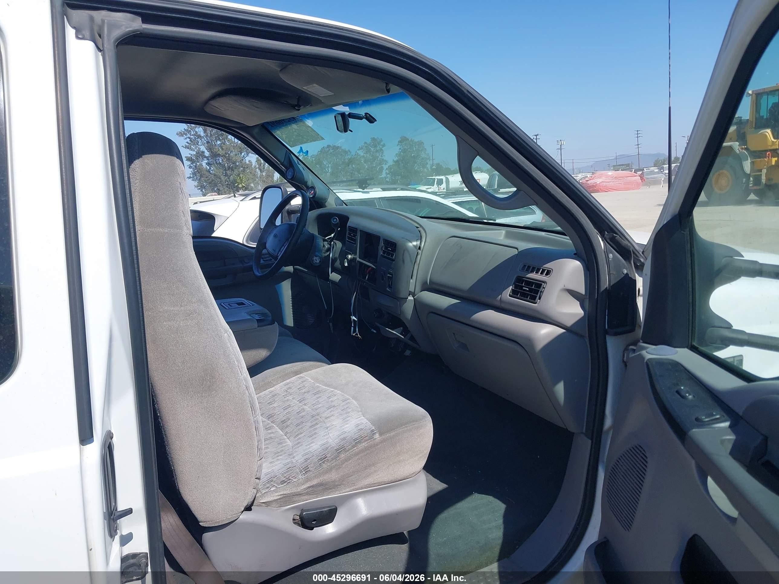 2000 Ford F-250 Lariat/xl/xlt White vin: 1FTNX21F7YEB45390