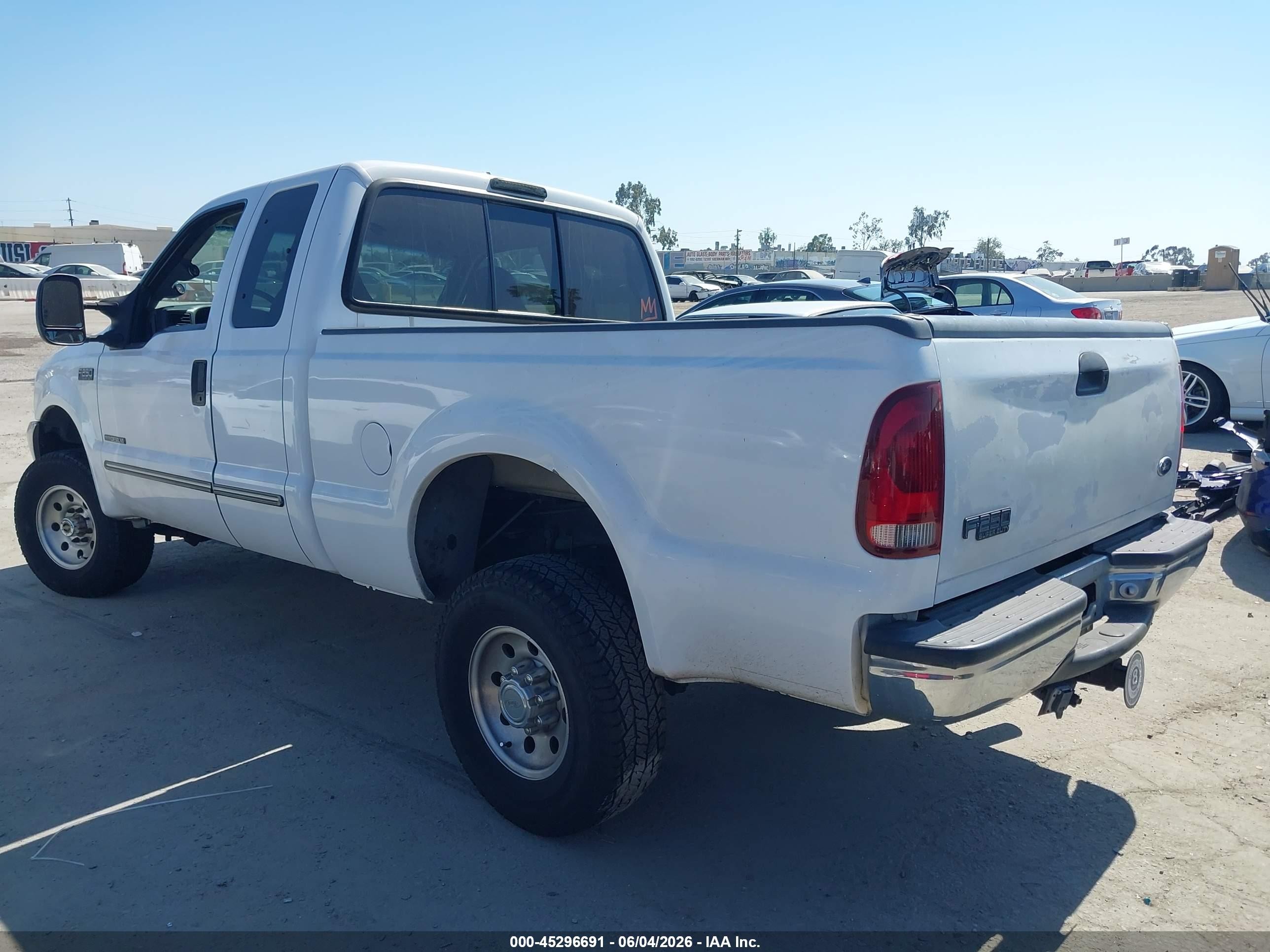 2000 Ford F-250 Lariat/xl/xlt White vin: 1FTNX21F7YEB45390