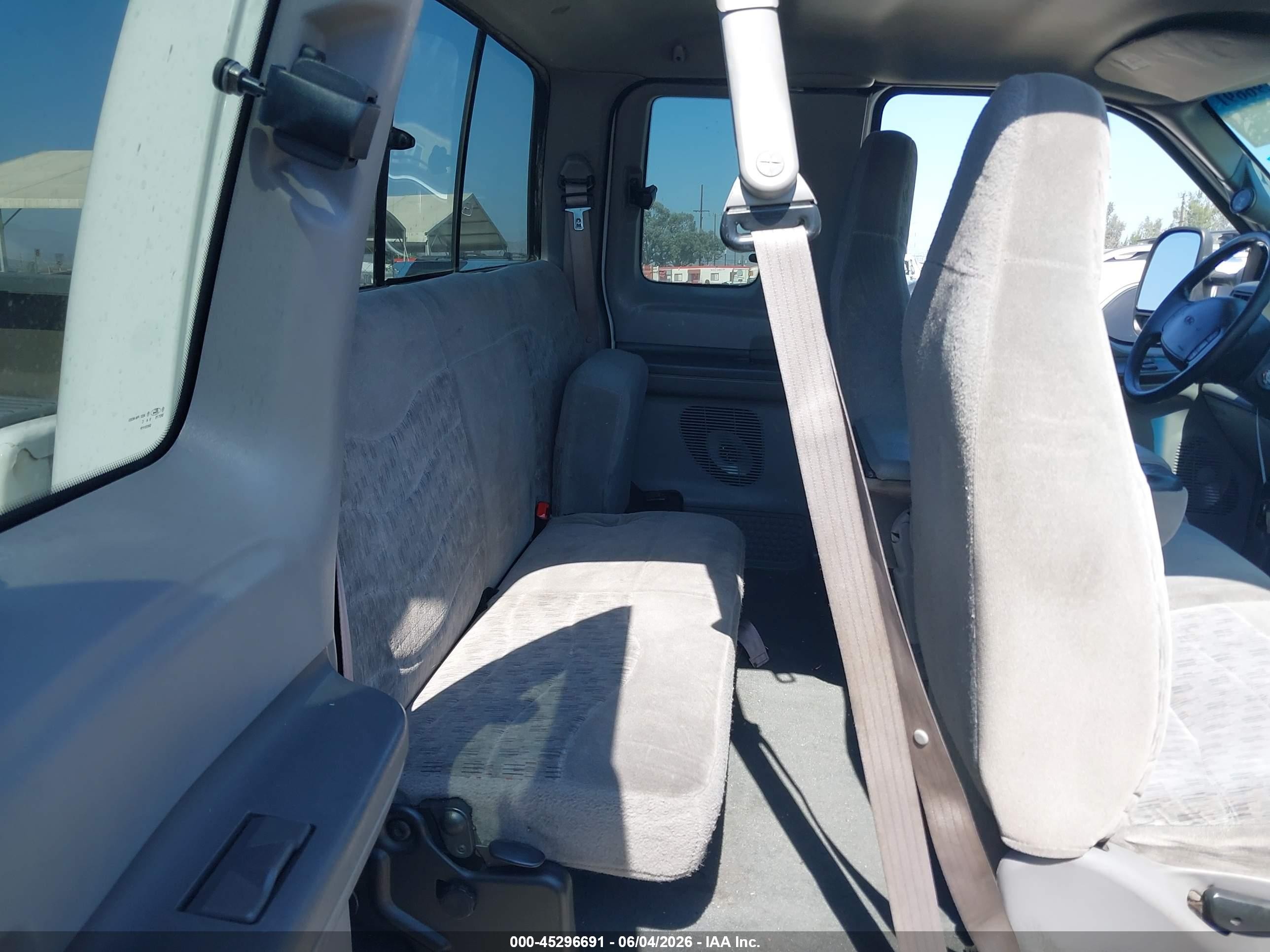 2000 Ford F-250 Lariat/xl/xlt White vin: 1FTNX21F7YEB45390