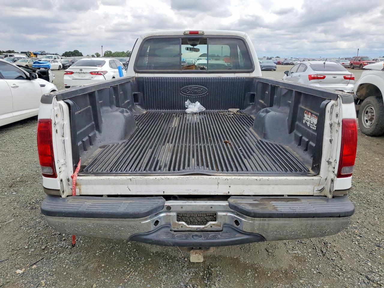 2002 Ford F250 Super Duty Two Tone vin: 1FTNX21F92EC76182