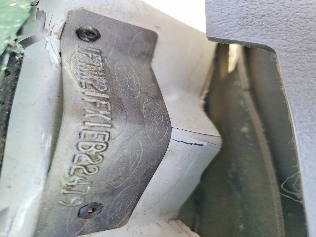 2001 Ford F250 Super Duty White vin: 1FTNX21FX1EB22479