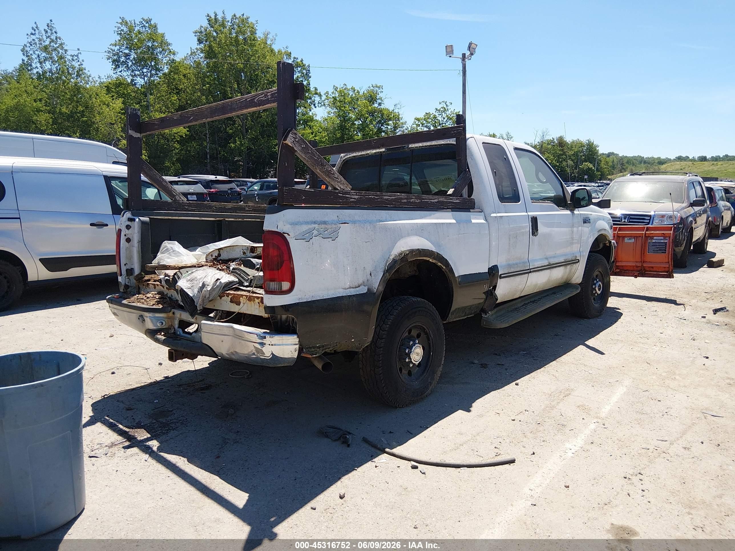 2000 Ford F-250 Lariat/xl/xlt White vin: 1FTNX21L3YEC55004