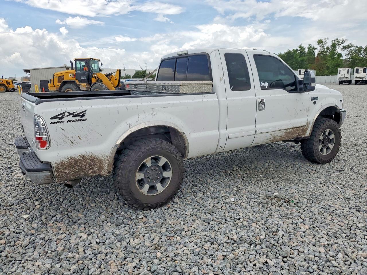 2001 Ford F250 Super Duty White vin: 1FTNX21L71EC41905