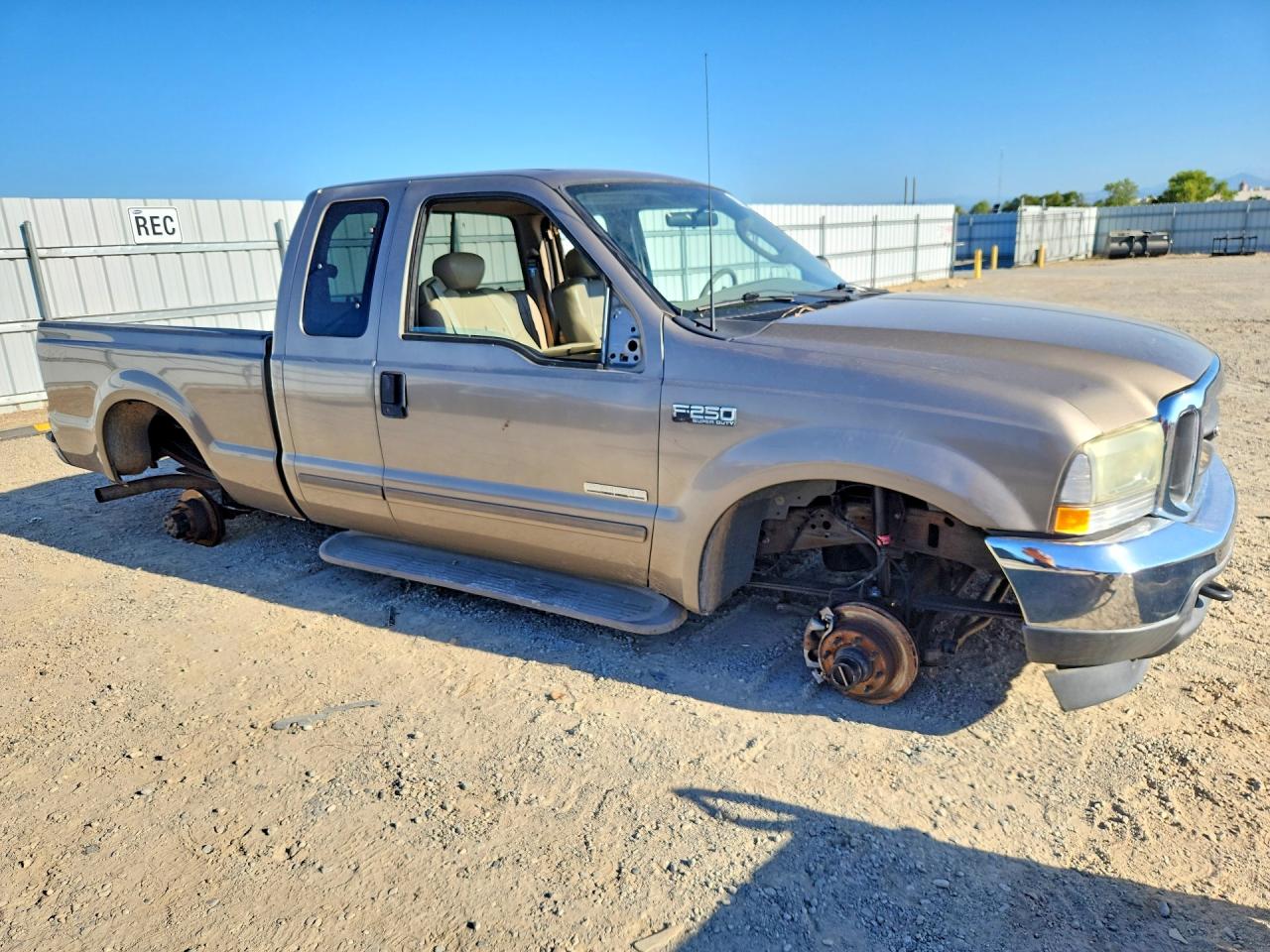 2003 Ford F250 Super Duty Beige vin: 1FTNX21P13EB60520