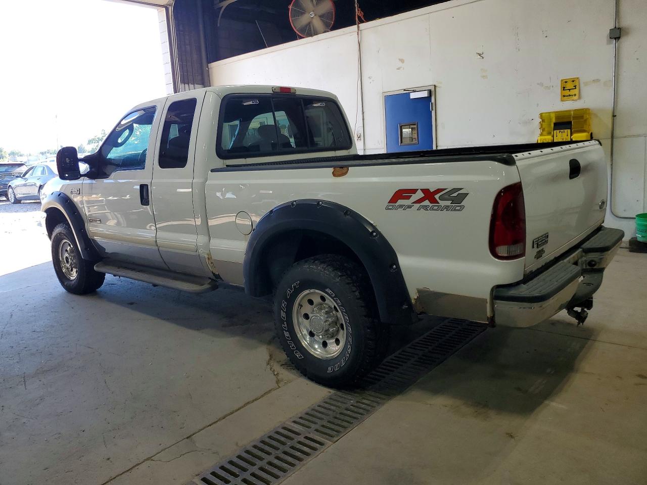 2003 Ford F250 Super Duty White vin: 1FTNX21PX3ED30311