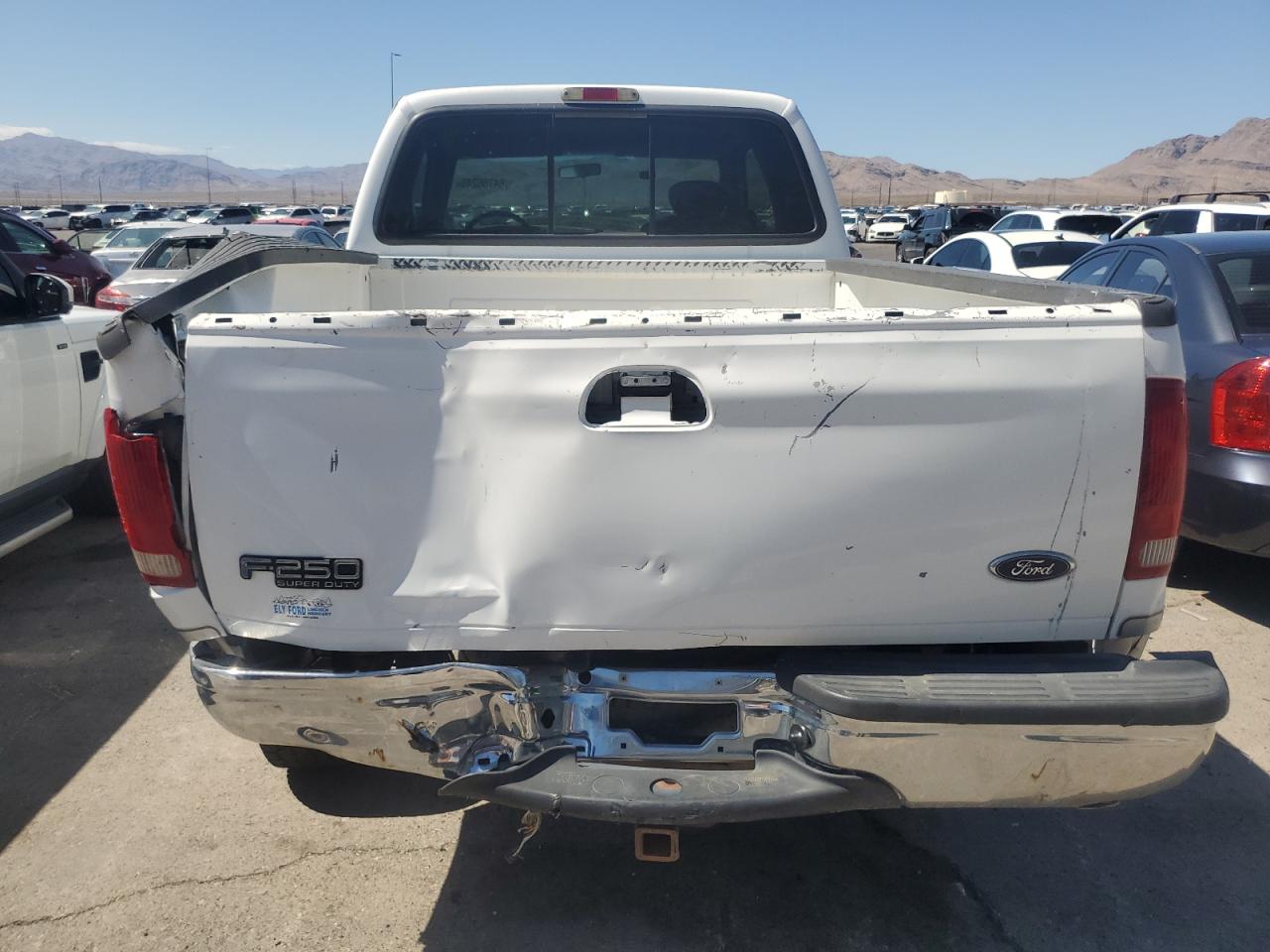 2002 Ford F250 Super Duty White vin: 1FTNX21S12EA73882