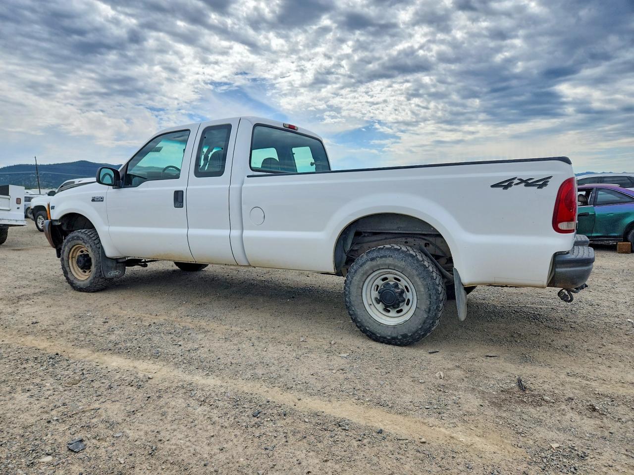 2001 Ford F250 Super Duty White vin: 1FTNX21S81ED22158