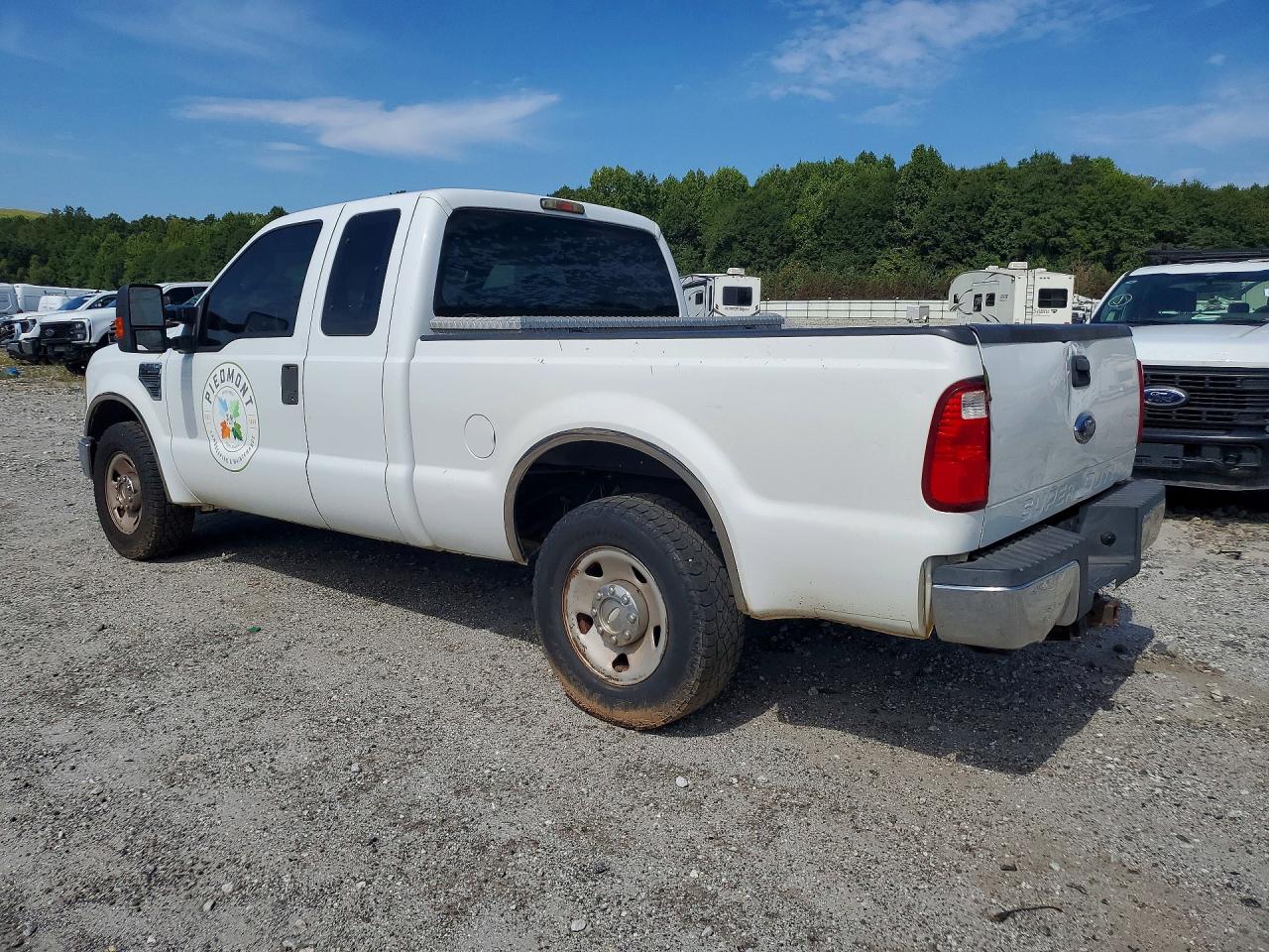 2010 Ford F250 Super Duty White vin: 1FTNX2A59AEA53064