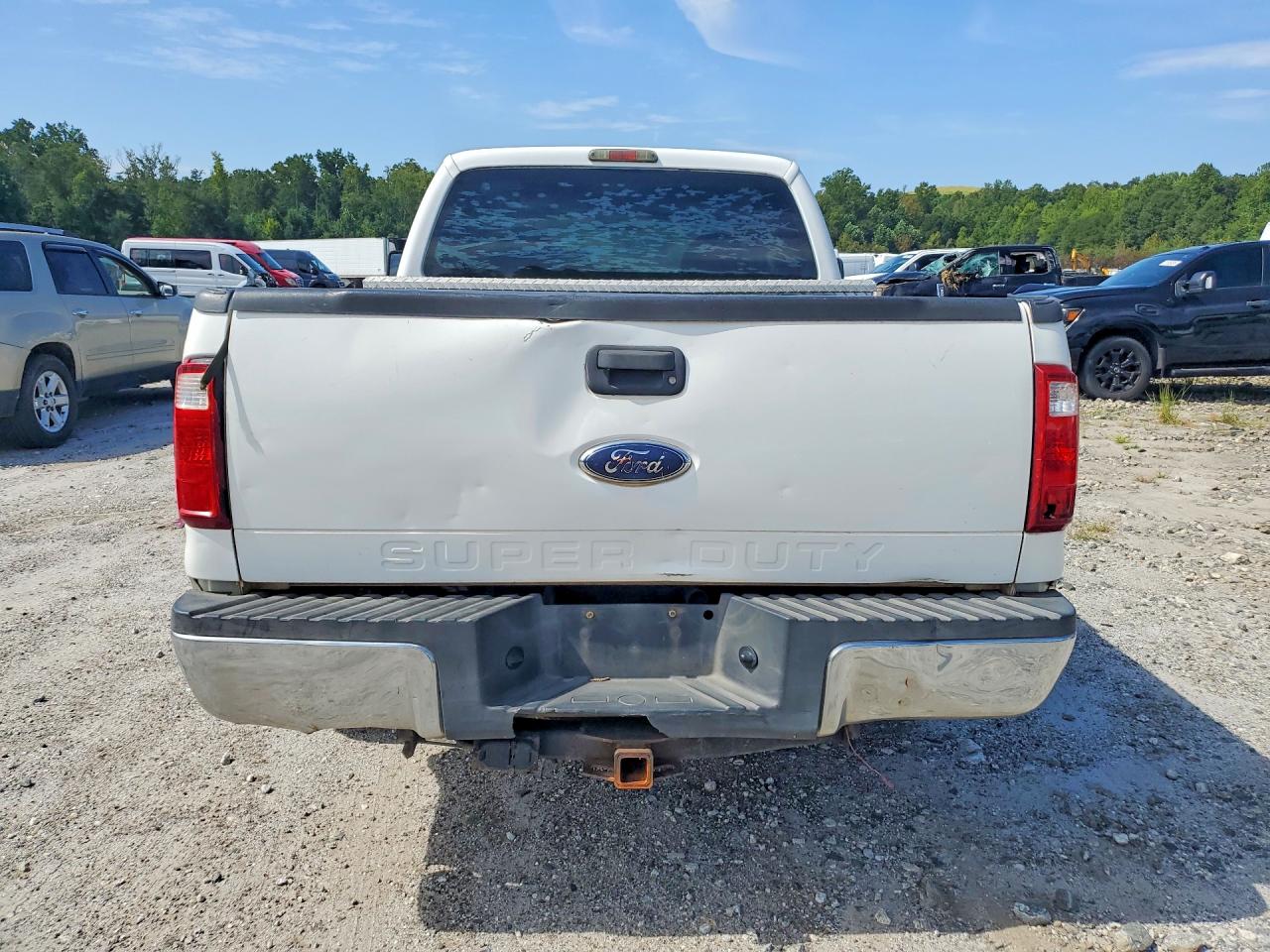 2010 Ford F250 Super Duty White vin: 1FTNX2A59AEA53064