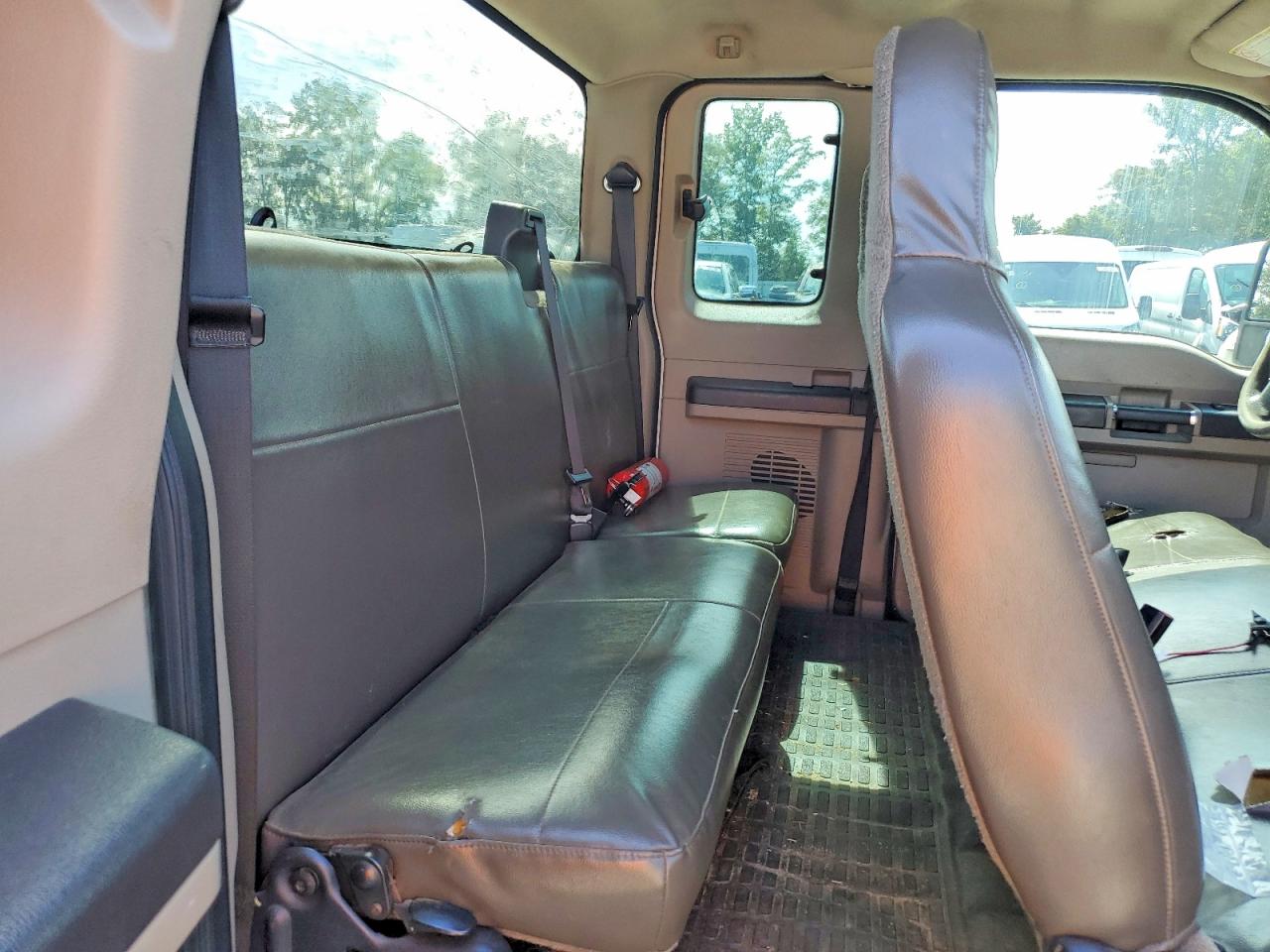 2010 Ford F250 Super Duty White vin: 1FTNX2A59AEA53064
