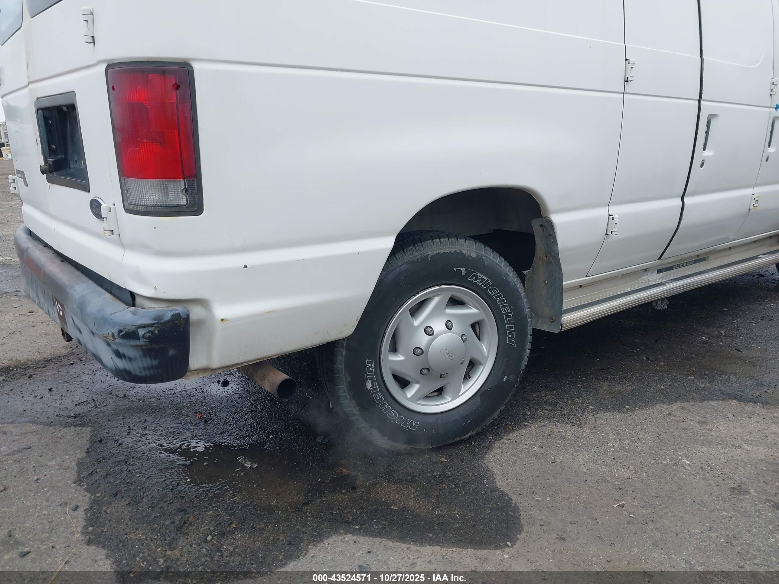 1998 Ford E-250 Commercial White vin: 1FTPE2429WHB28111