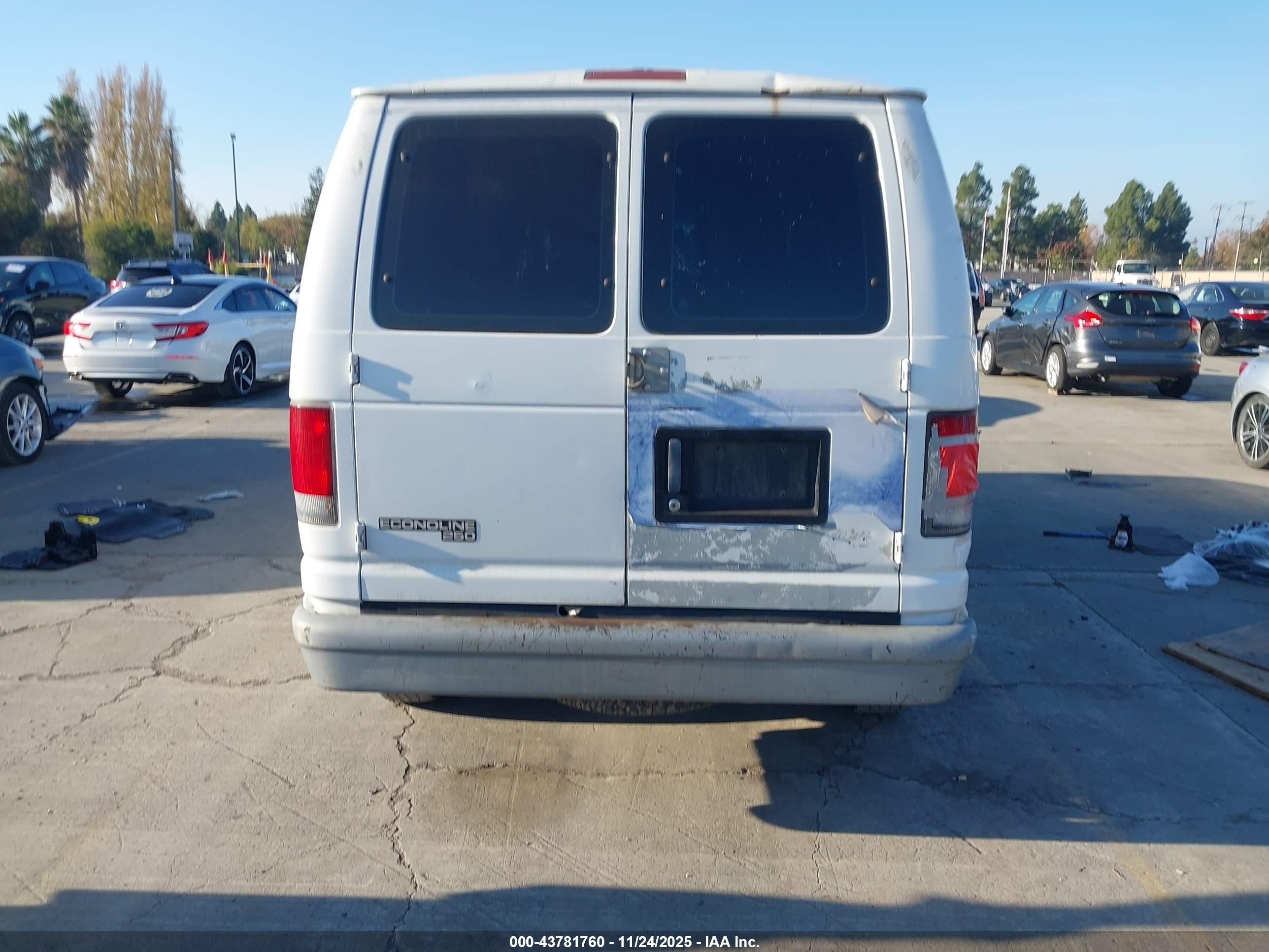 1998 Ford E-250 Commercial/recreational White vin: 1FTPE24L5WHB75421