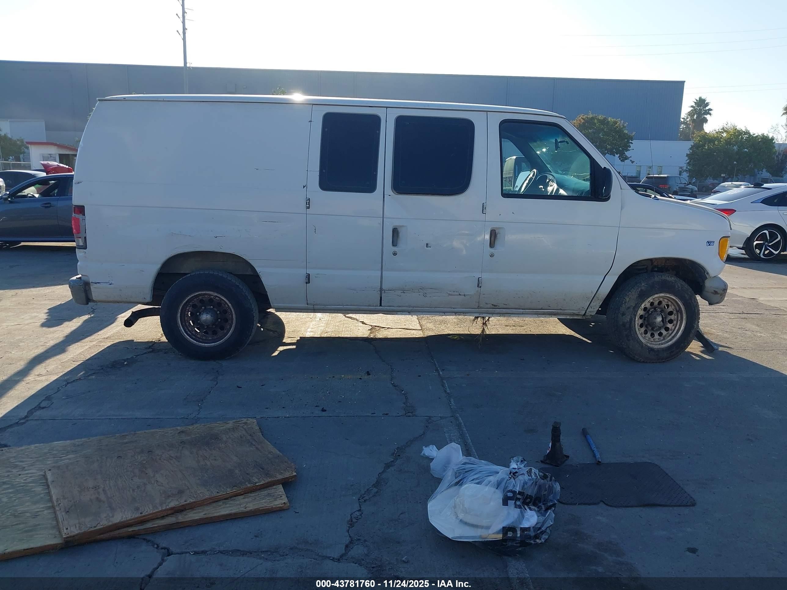 1998 Ford E-250 Commercial/recreational White vin: 1FTPE24L5WHB75421