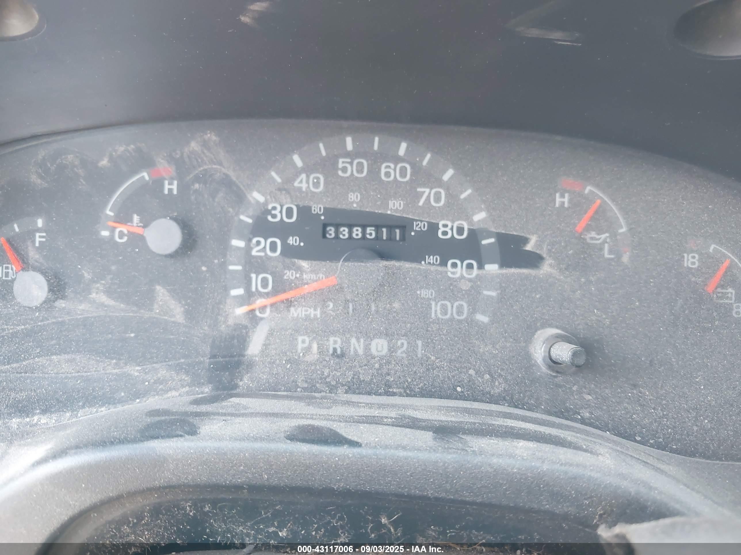 1998 Ford E-250 Commercial/recreational White vin: 1FTPE24L8WHA60666