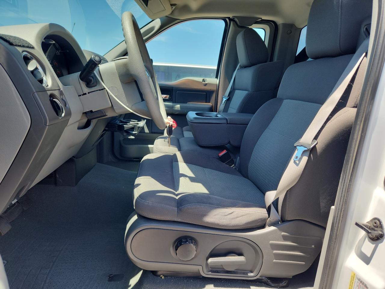 2005 Ford F150 White vin: 1FTPF12505NA10890